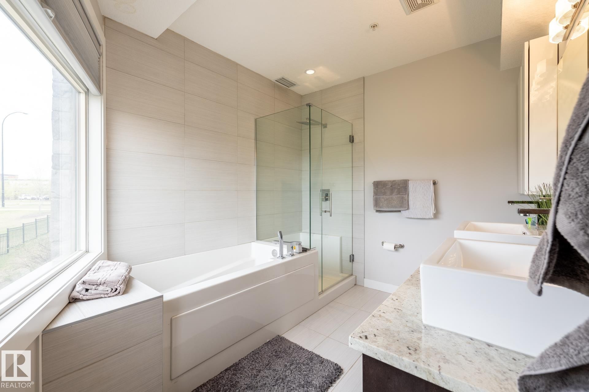 122 5151 Windermere Boulevard, Edmonton, AB - Indoor Photo Showing Bathroom
