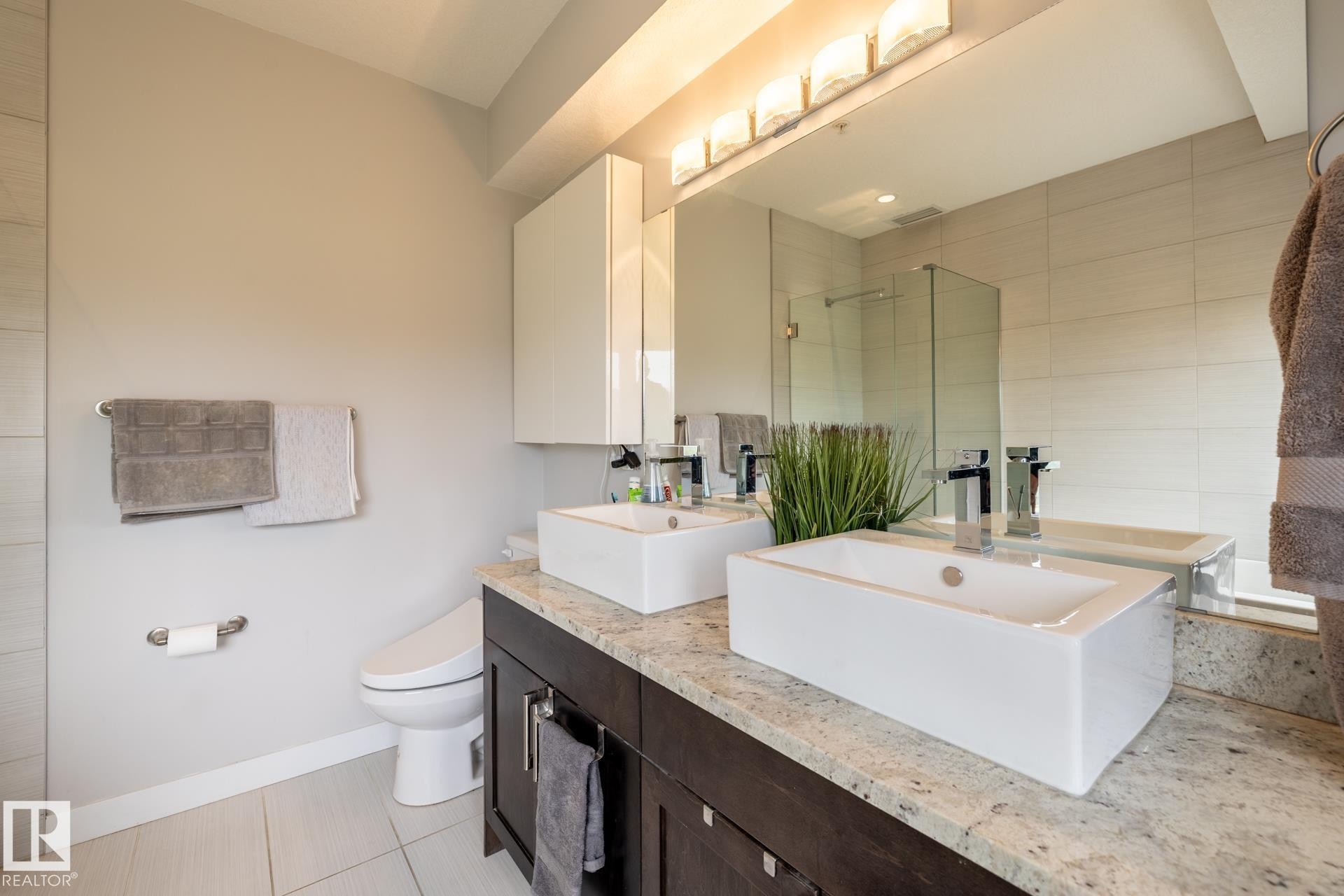 122 5151 Windermere Boulevard, Edmonton, AB - Indoor Photo Showing Bathroom