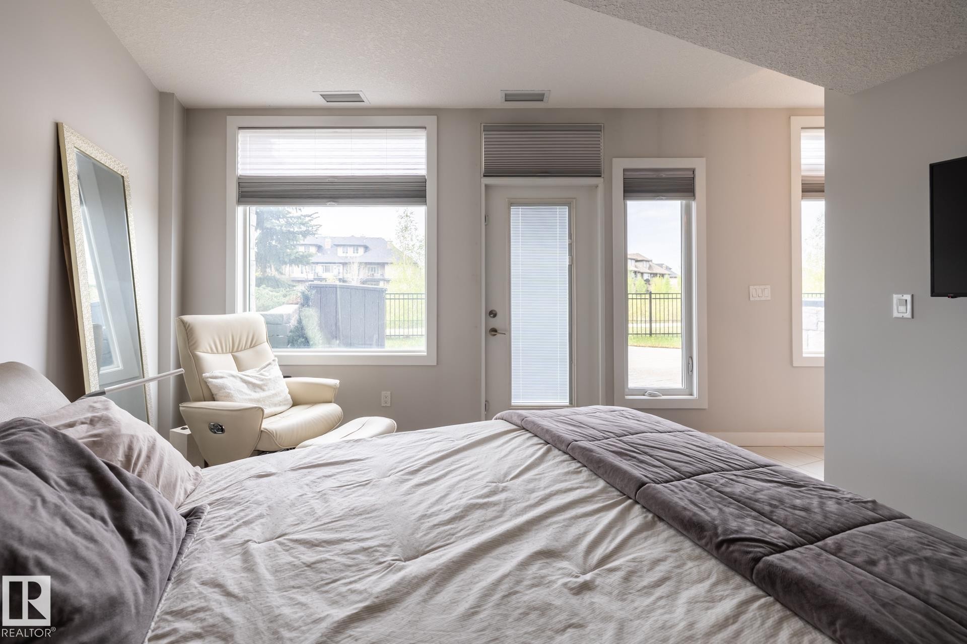 122 5151 Windermere Boulevard, Edmonton, AB - Indoor Photo Showing Bedroom