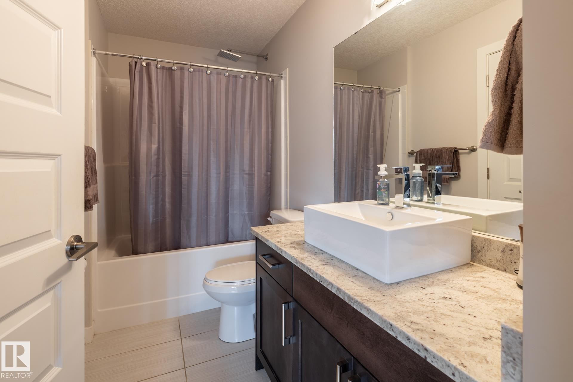 122 5151 Windermere Boulevard, Edmonton, AB - Indoor Photo Showing Bathroom
