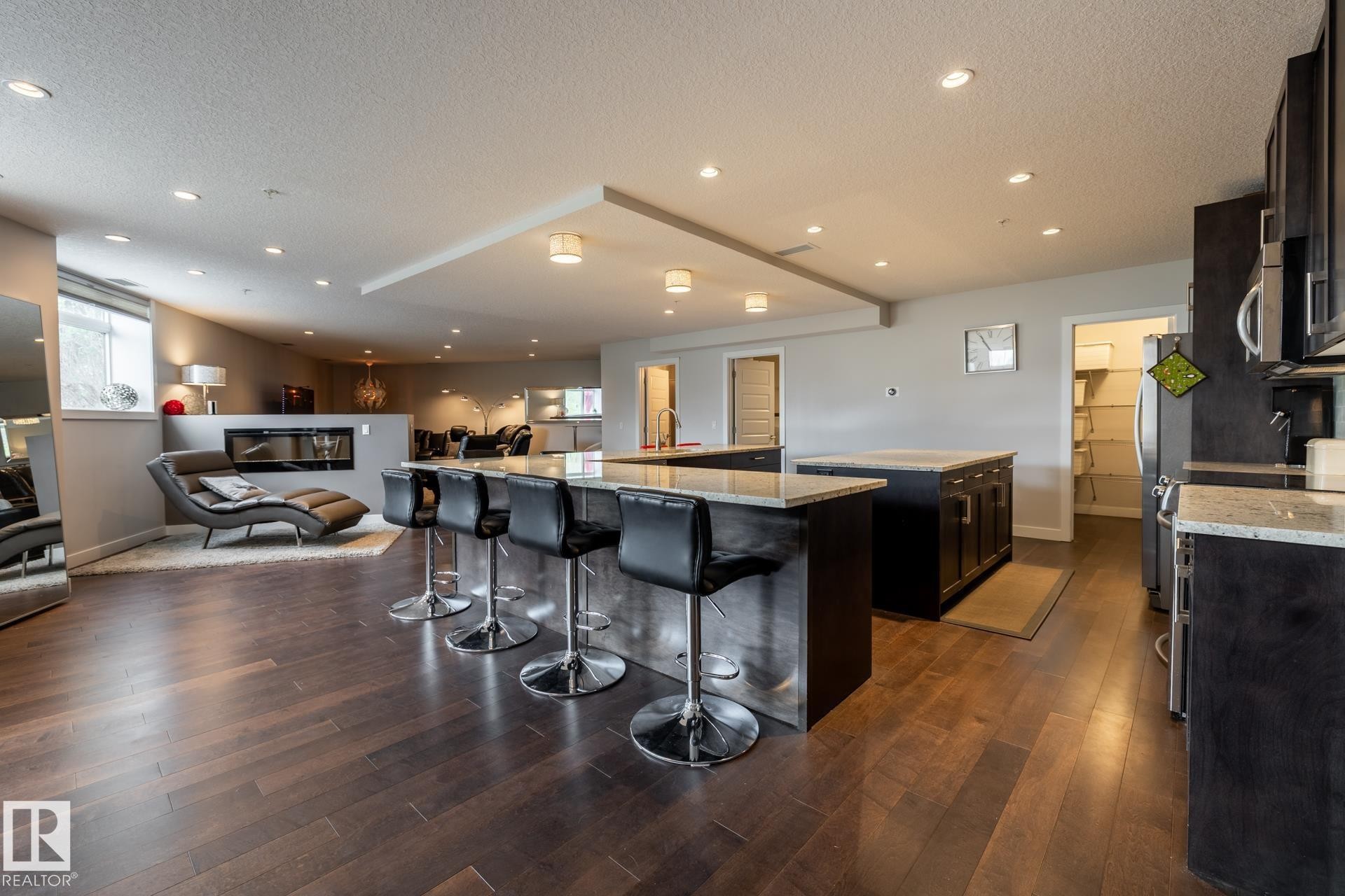122 5151 Windermere Boulevard, Edmonton, AB - Indoor Photo Showing Kitchen With Upgraded Kitchen