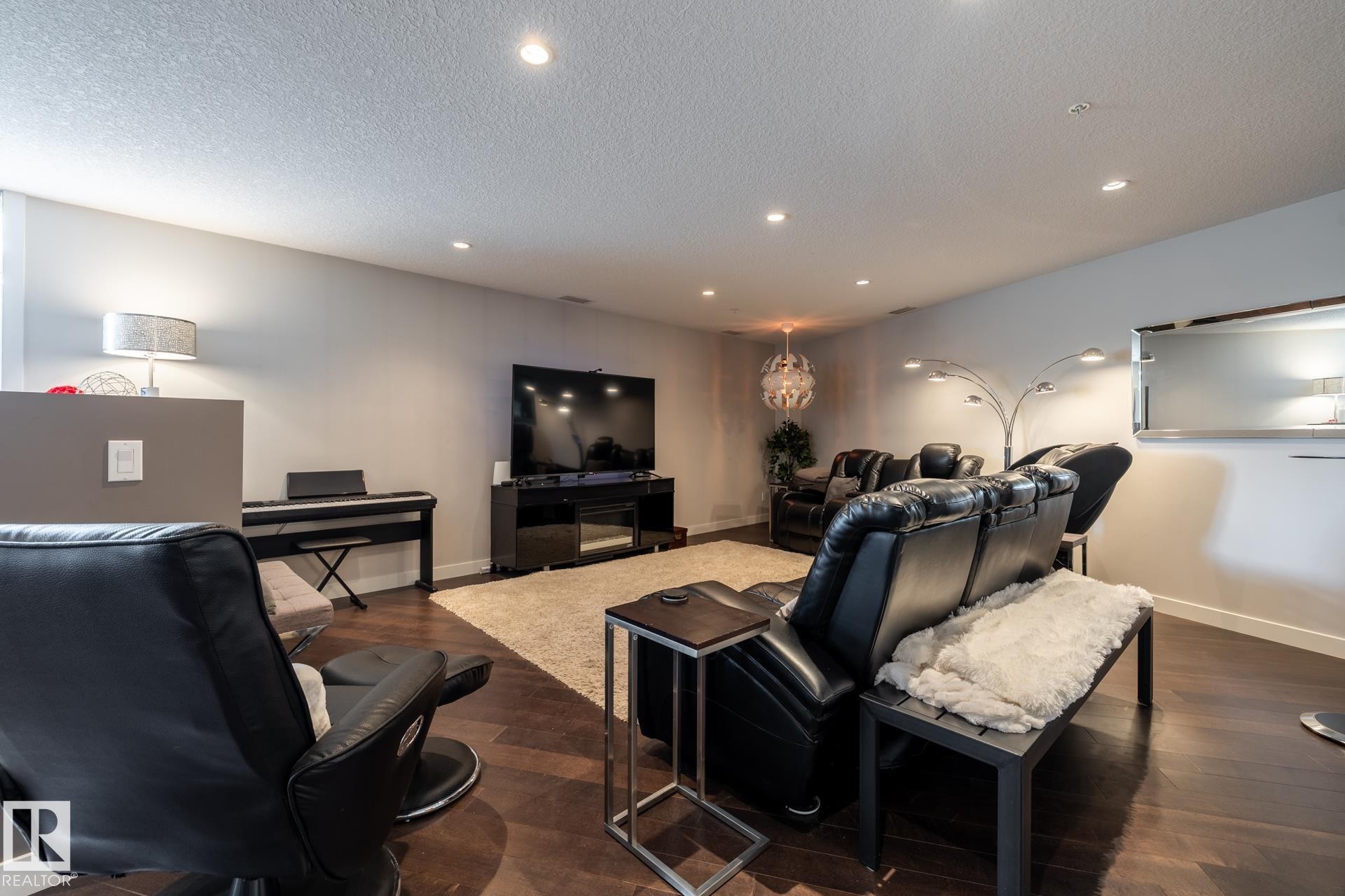 122 5151 Windermere Boulevard, Edmonton, AB - Indoor Photo Showing Other Room