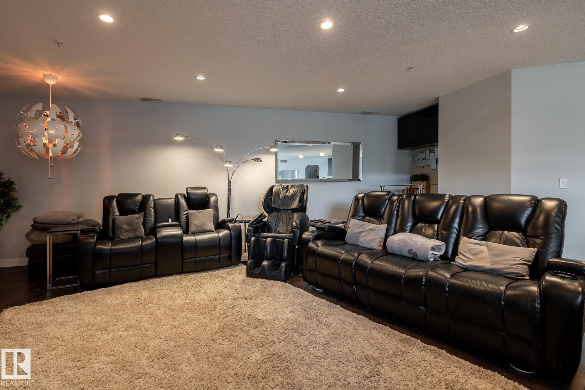 122 5151 Windermere Boulevard, Edmonton, AB - Indoor Photo Showing Living Room