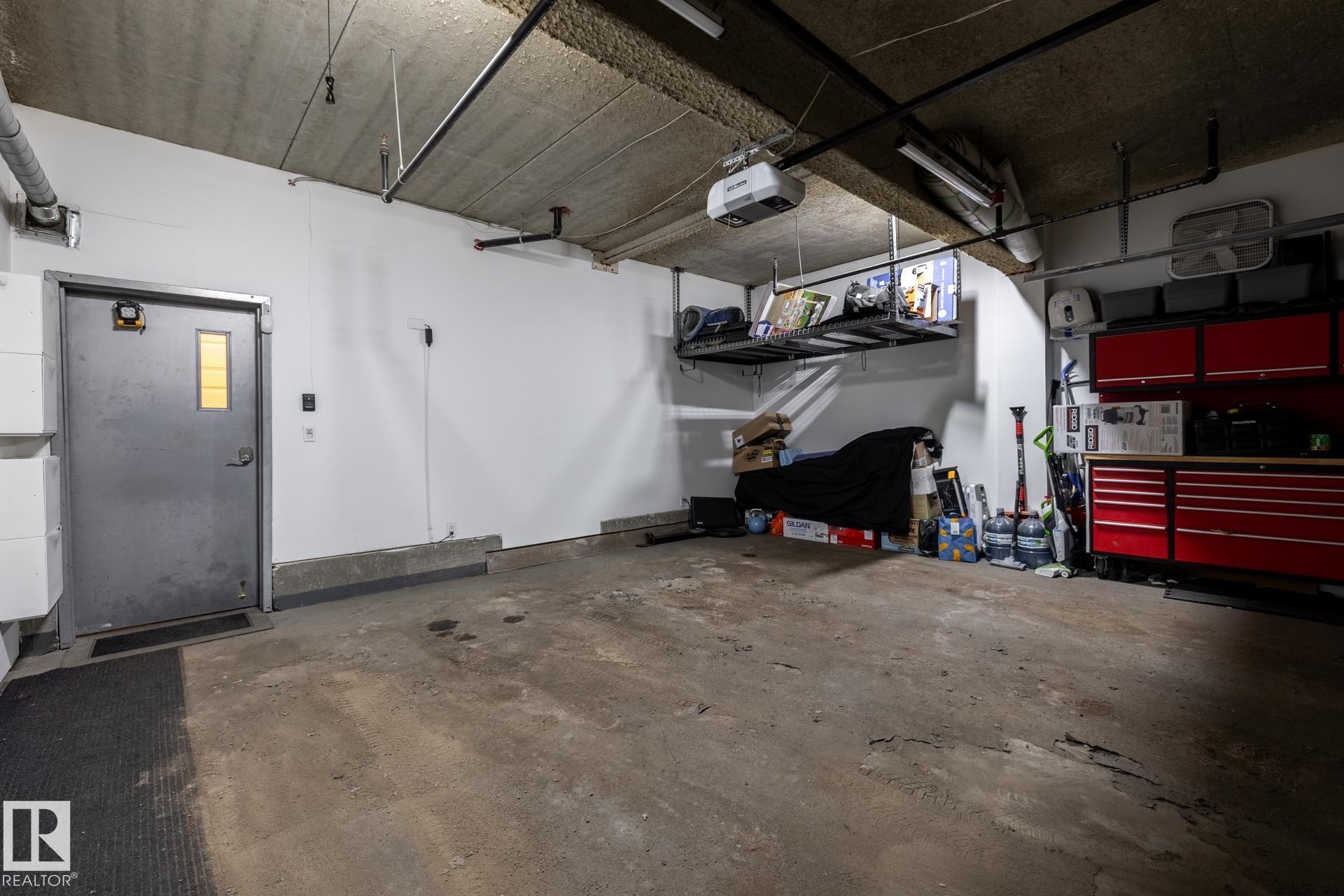 122 5151 Windermere Boulevard, Edmonton, AB - Indoor Photo Showing Garage