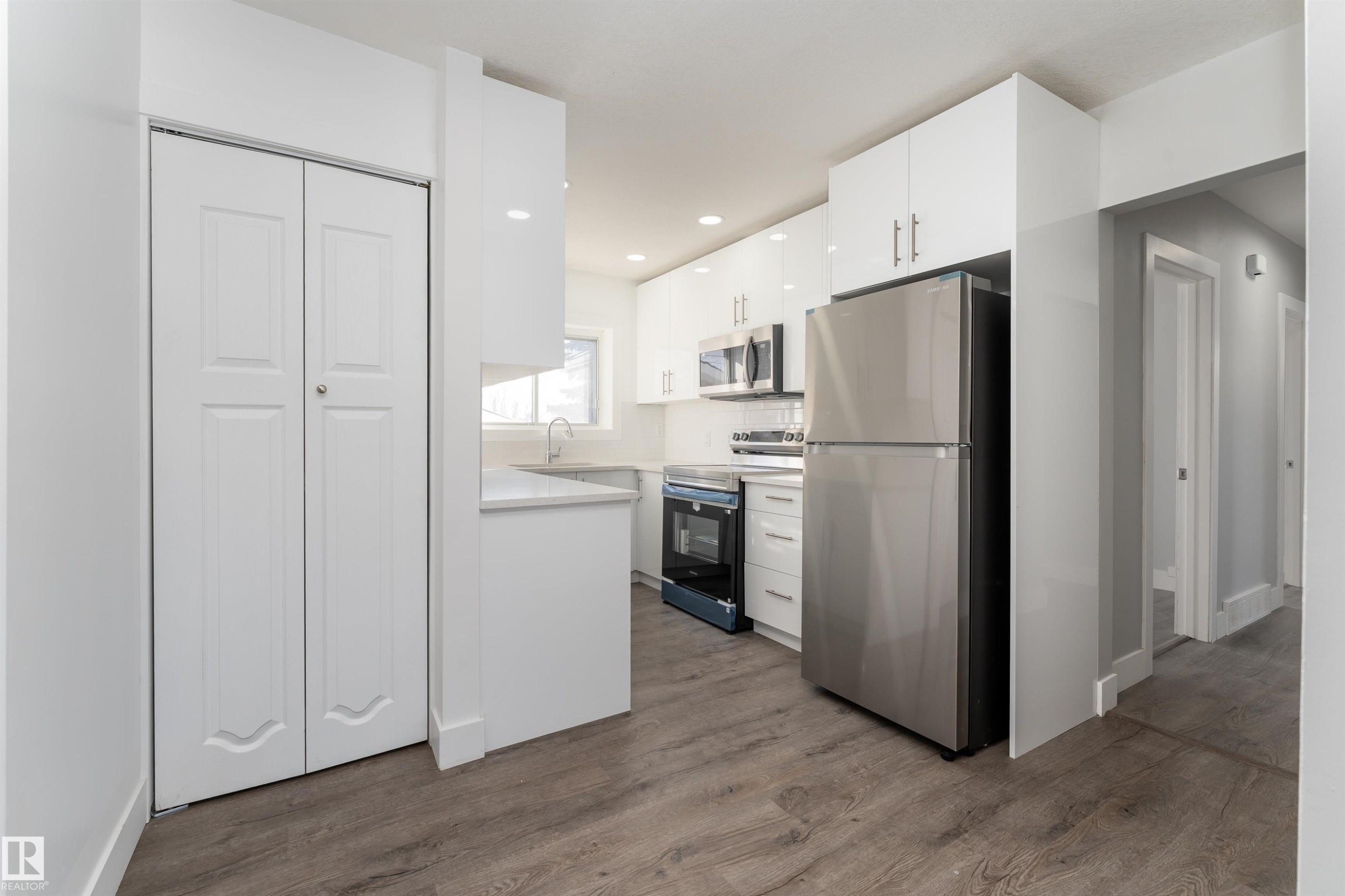 10519 40 Street, Edmonton, AB - Indoor Photo Showing Kitchen