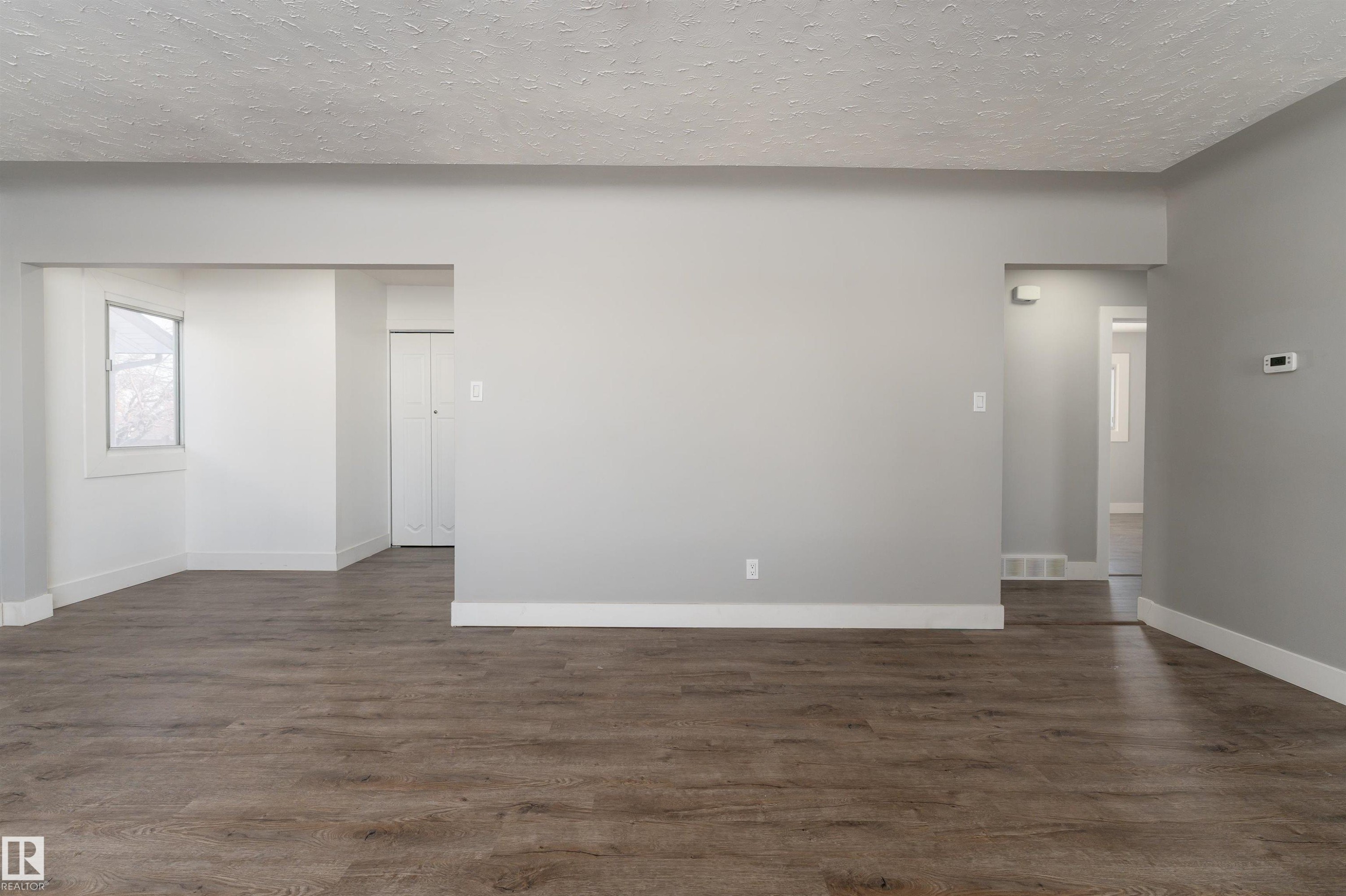 10519 40 Street, Edmonton, AB - Indoor Photo Showing Other Room
