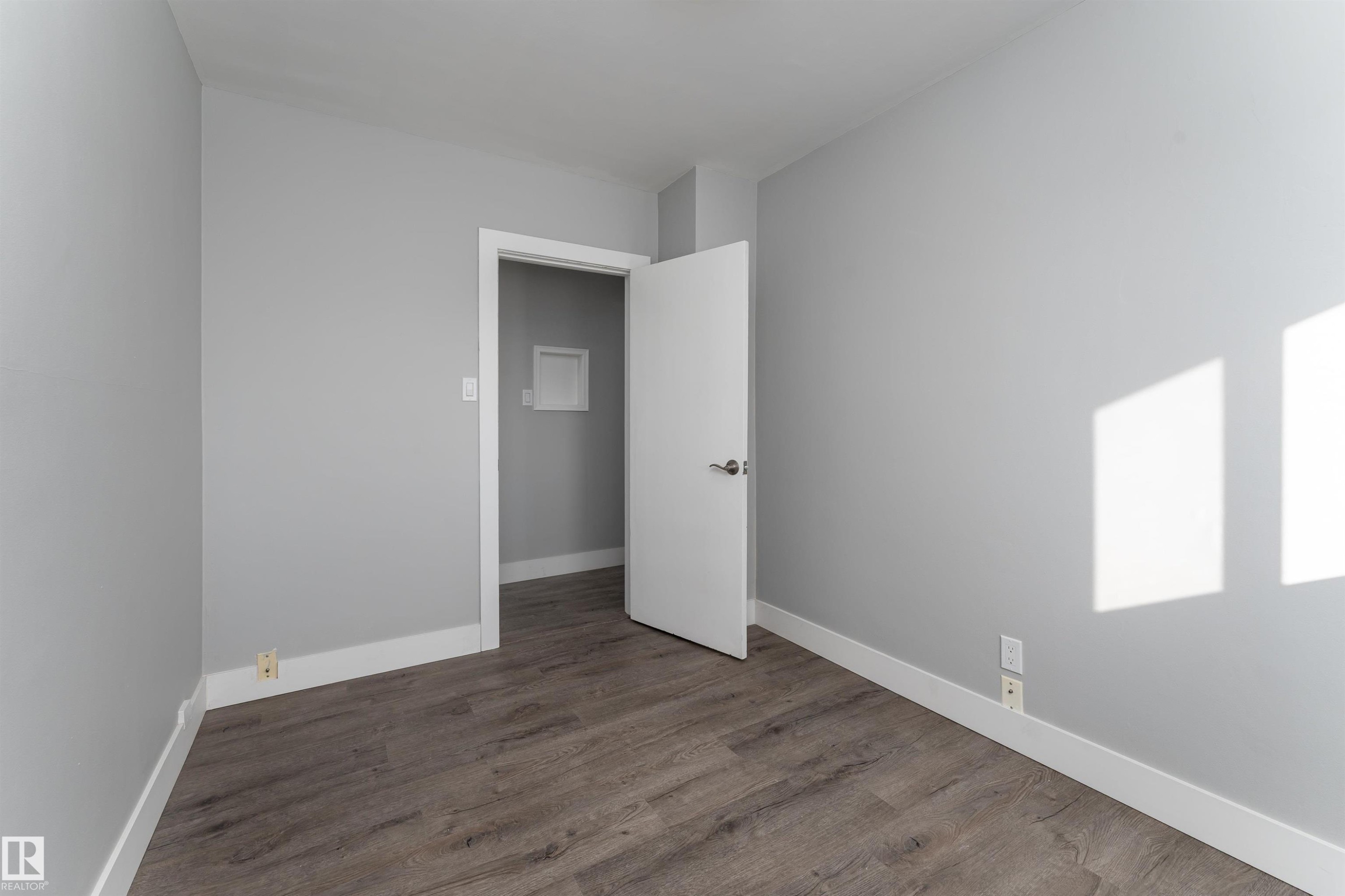 10519 40 Street, Edmonton, AB - Indoor Photo Showing Other Room
