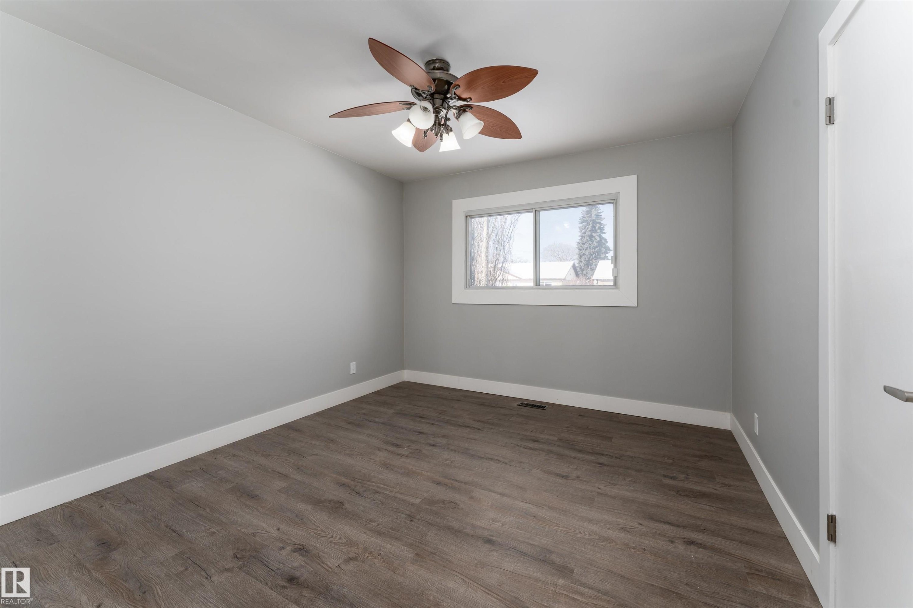 10519 40 Street, Edmonton, AB - Indoor Photo Showing Other Room