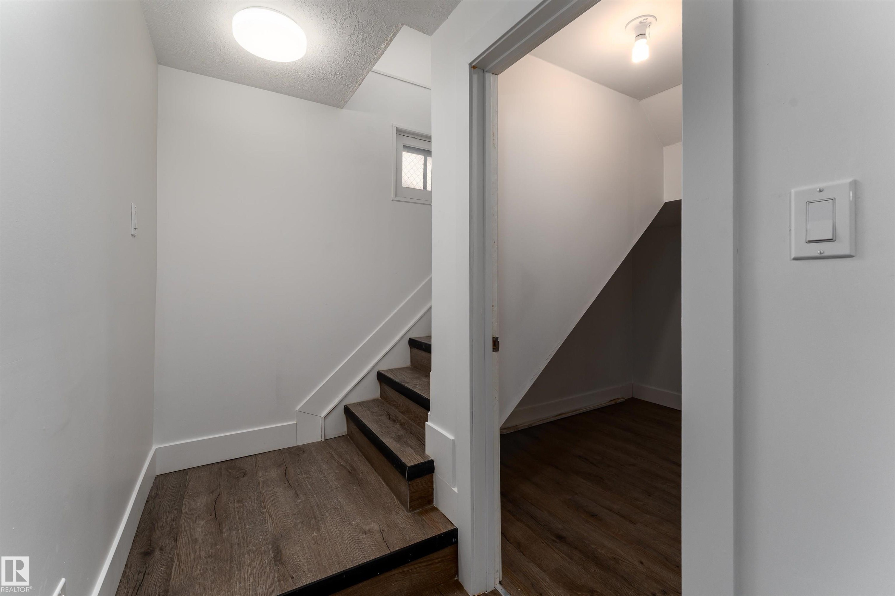 10519 40 Street, Edmonton, AB - Indoor Photo Showing Other Room