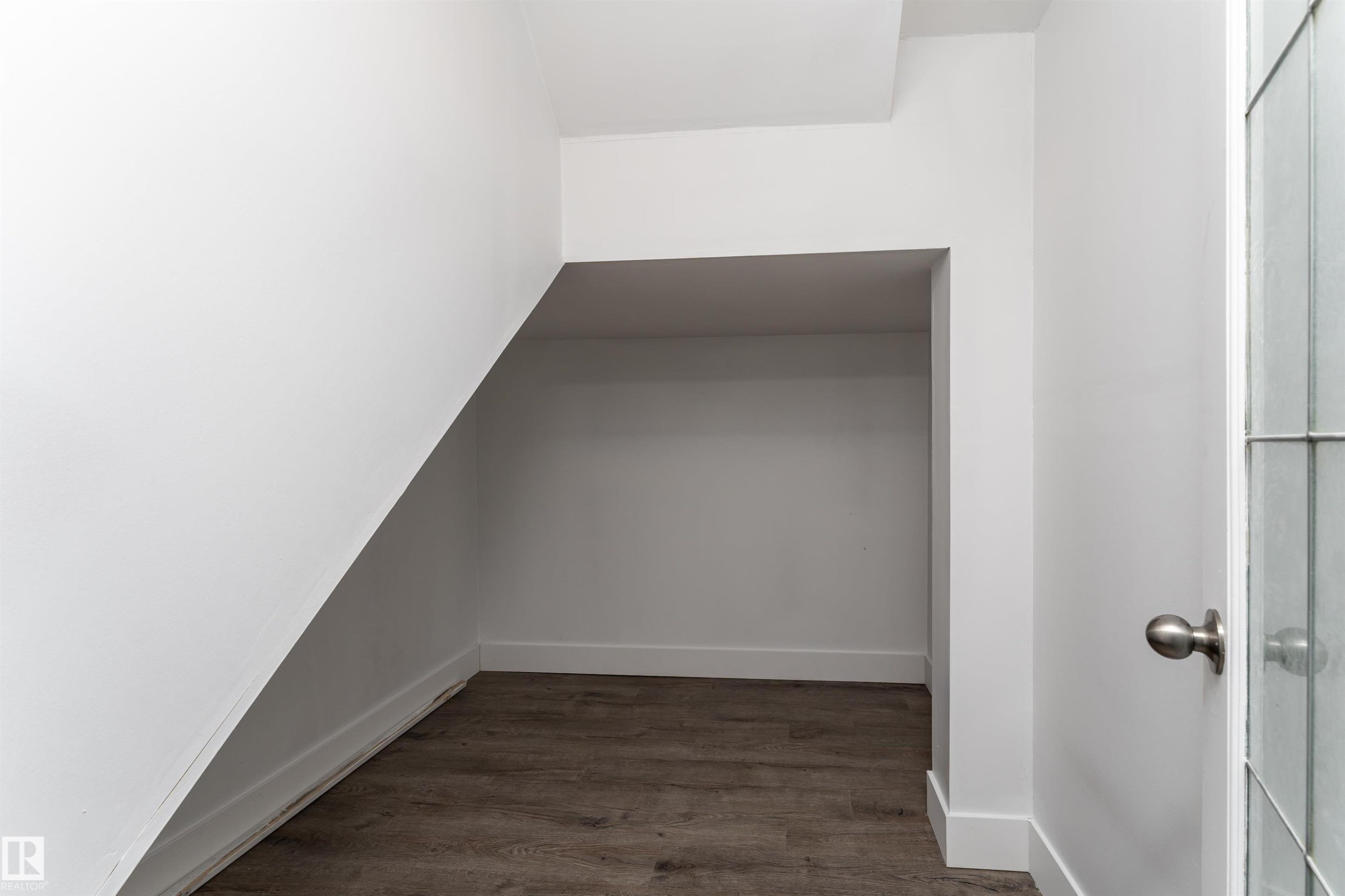 10519 40 Street, Edmonton, AB - Indoor Photo Showing Other Room