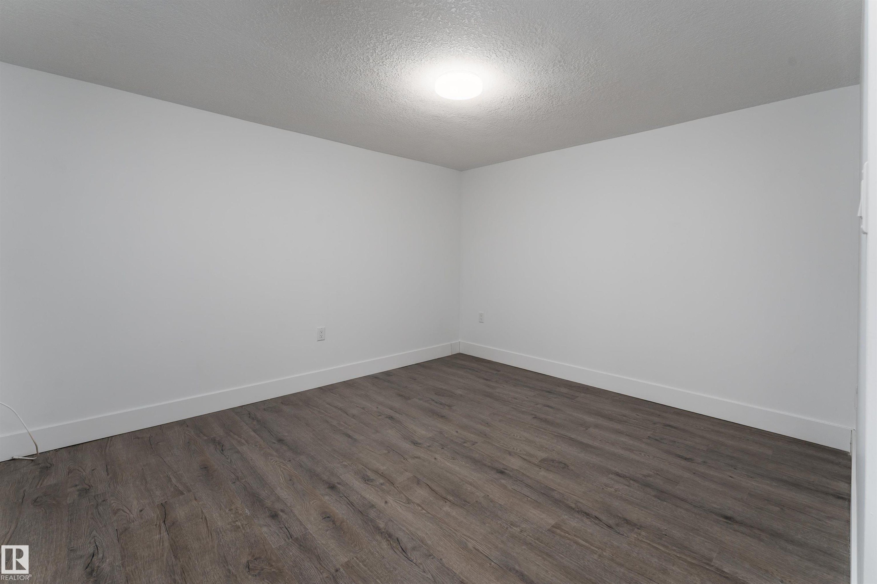 10519 40 Street, Edmonton, AB - Indoor Photo Showing Other Room