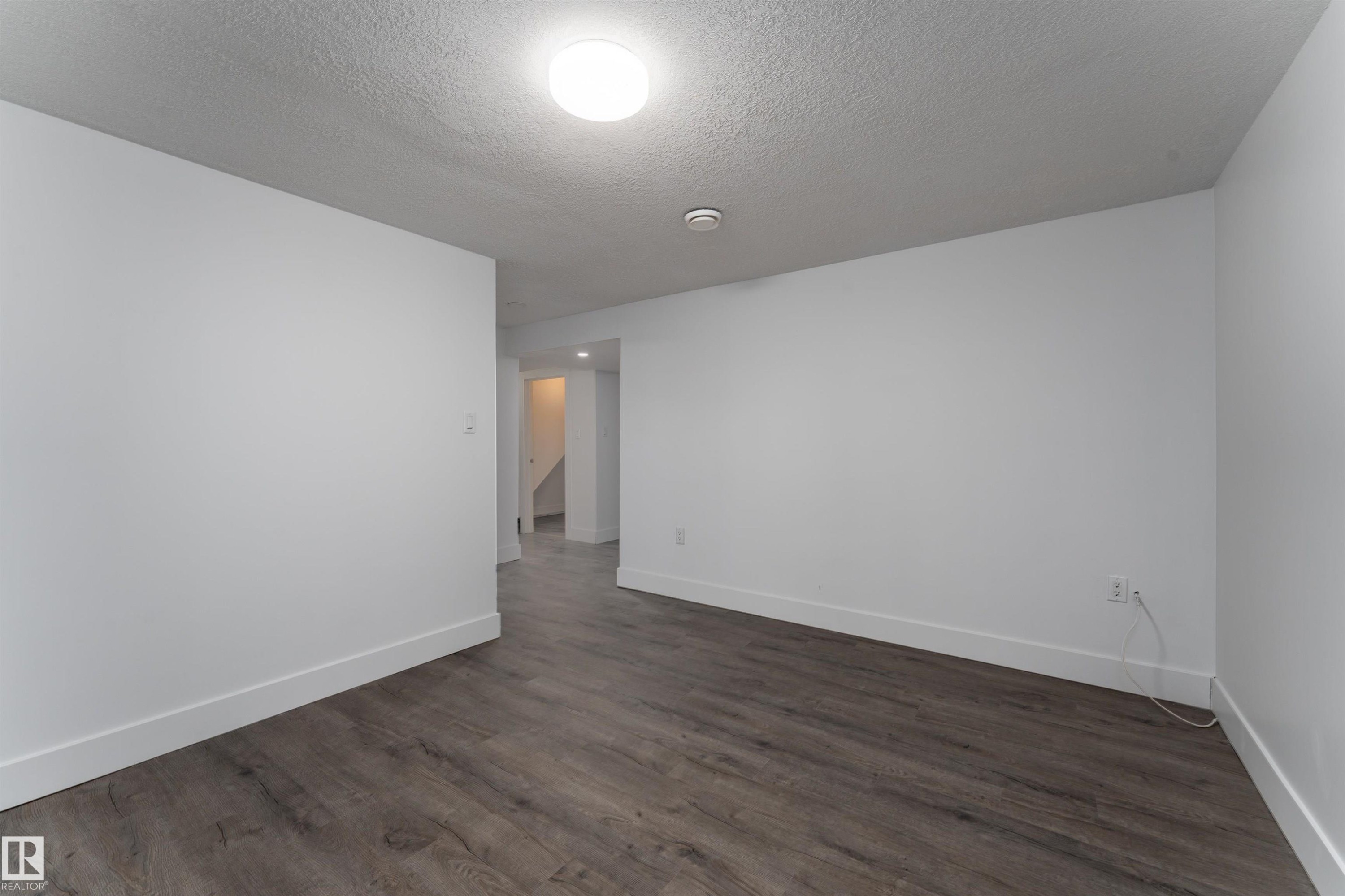 10519 40 Street, Edmonton, AB - Indoor Photo Showing Other Room