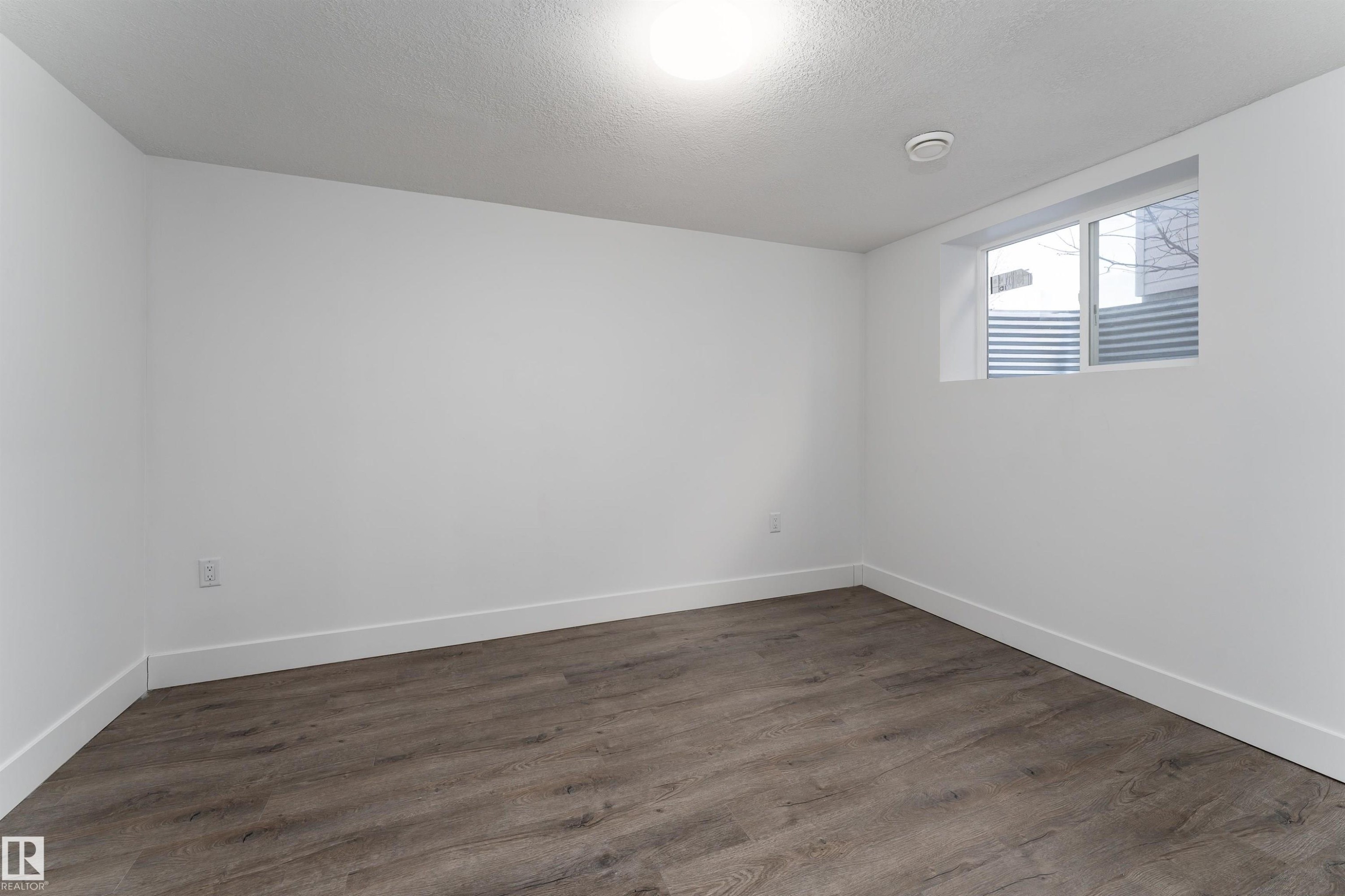 10519 40 Street, Edmonton, AB - Indoor Photo Showing Other Room