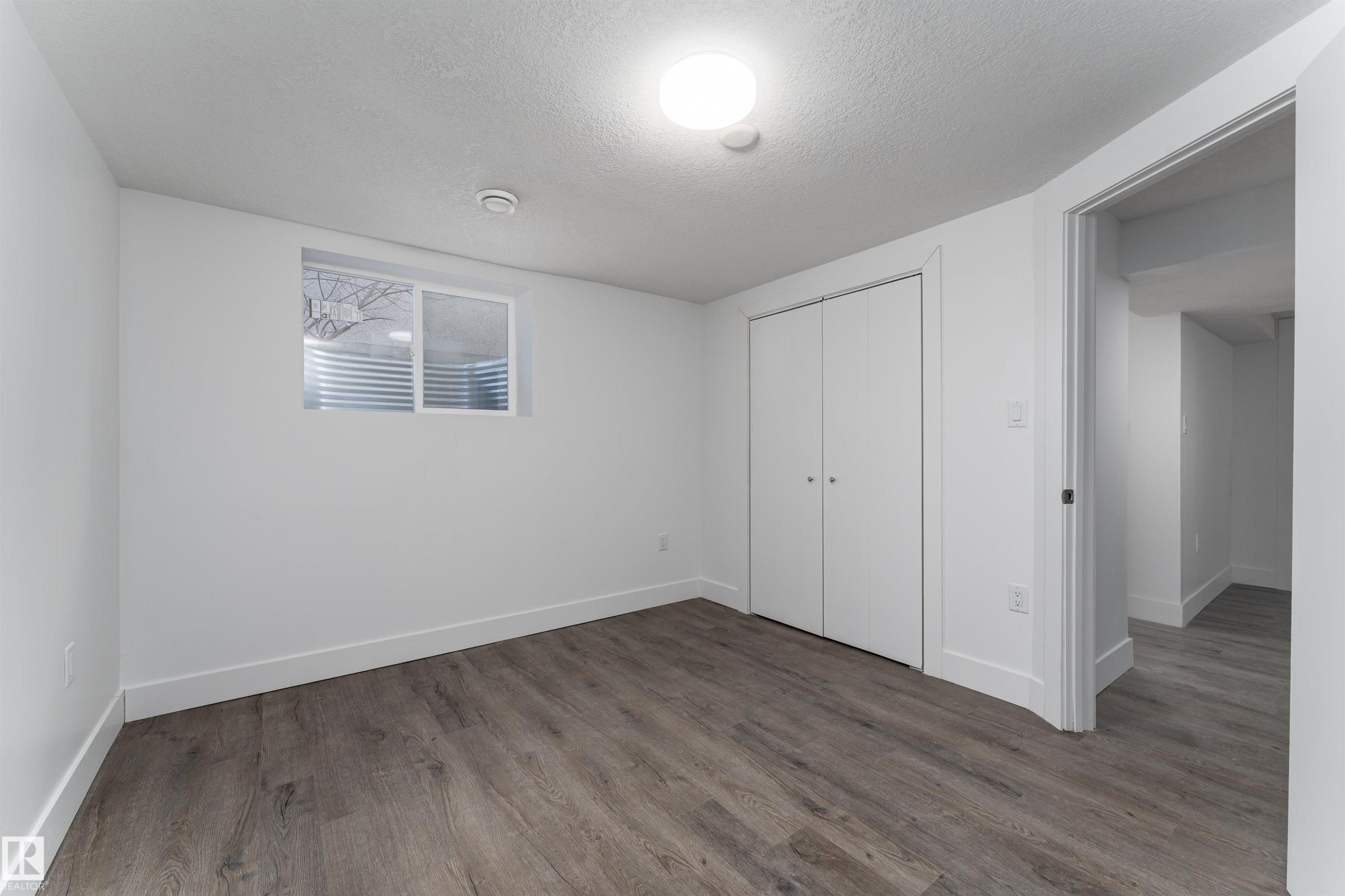 10519 40 Street, Edmonton, AB - Indoor Photo Showing Other Room