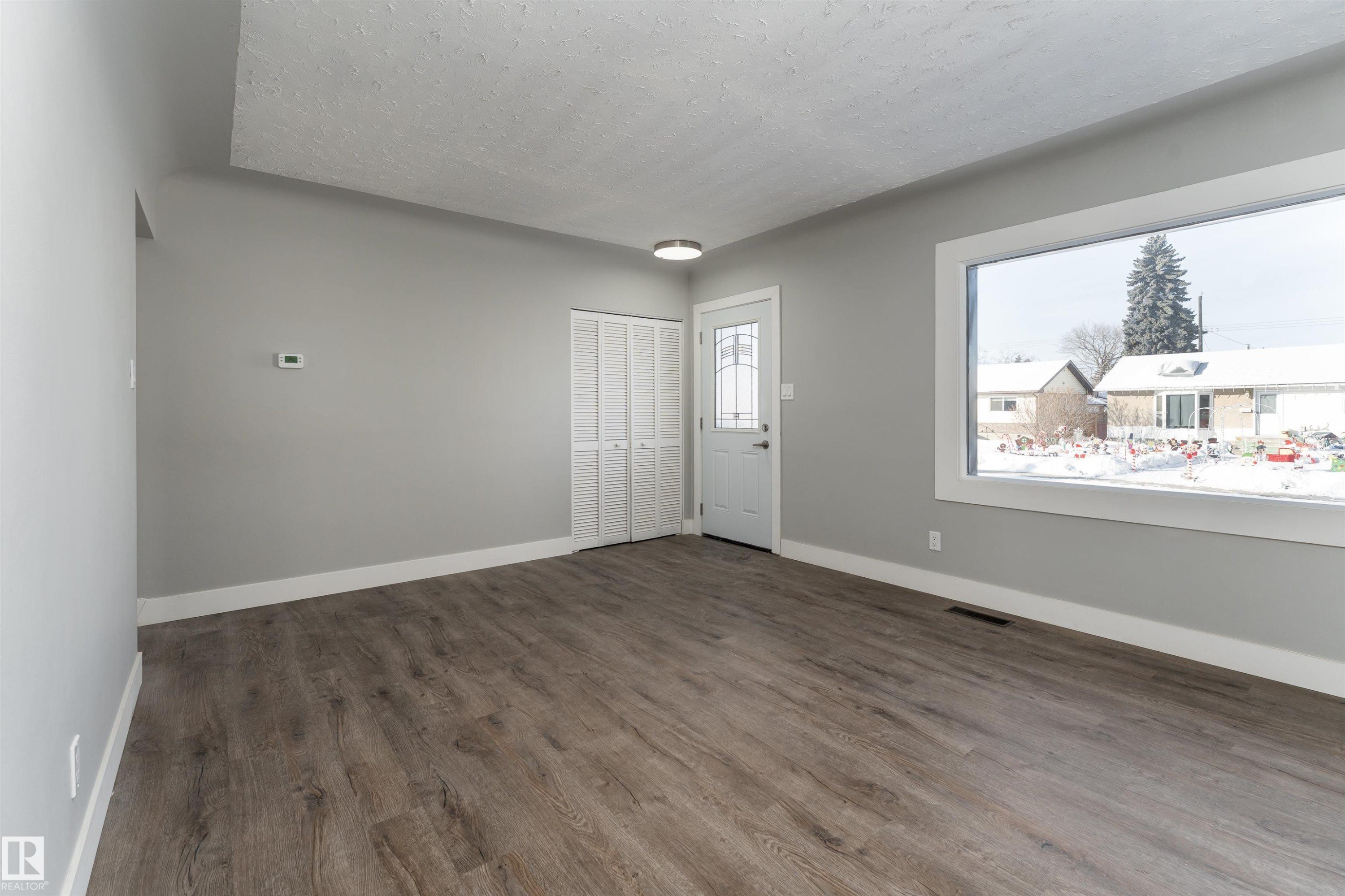 10519 40 Street, Edmonton, AB - Indoor Photo Showing Other Room