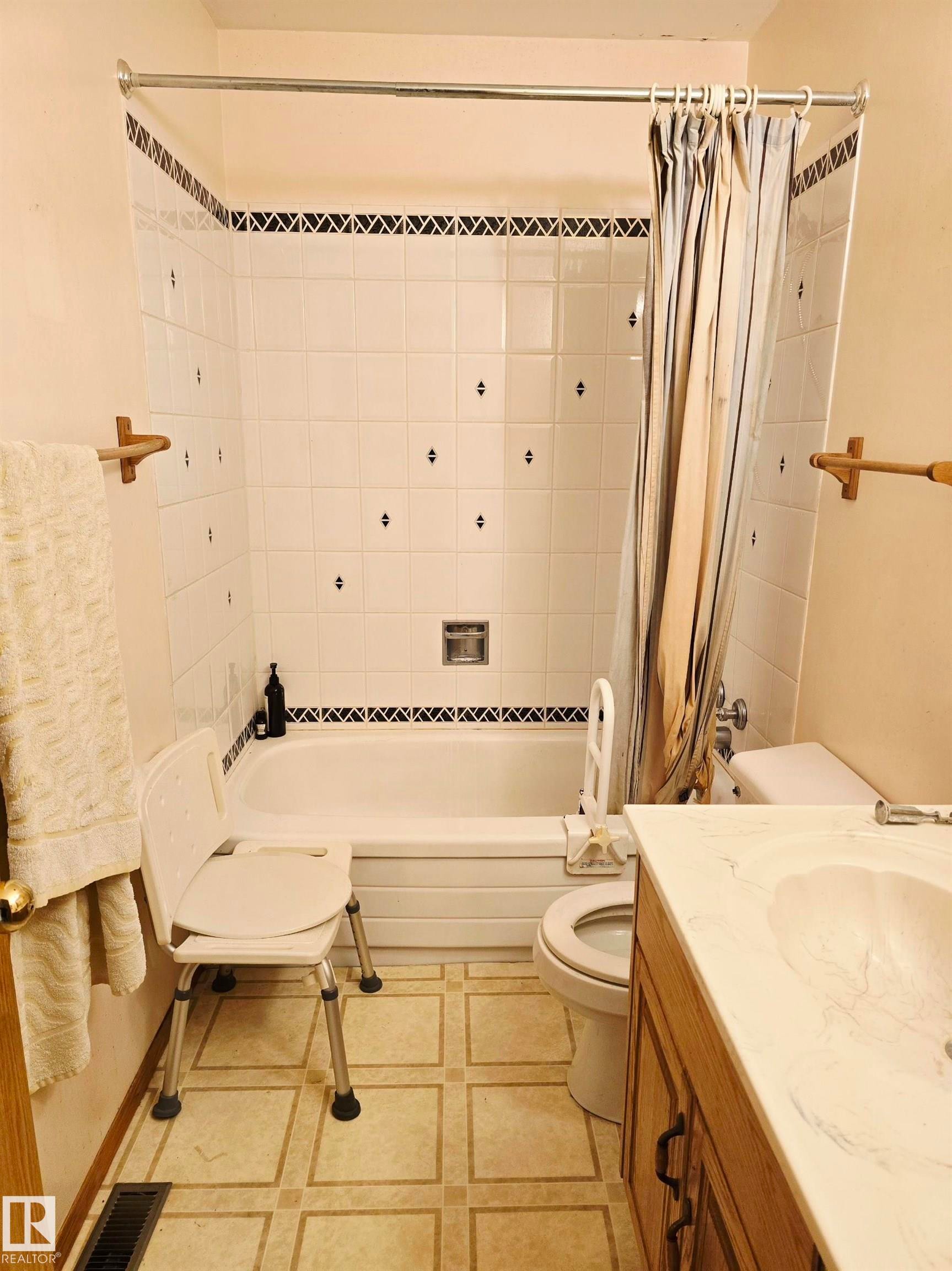 3804 107 Street, Edmonton, AB - Indoor Photo Showing Bathroom