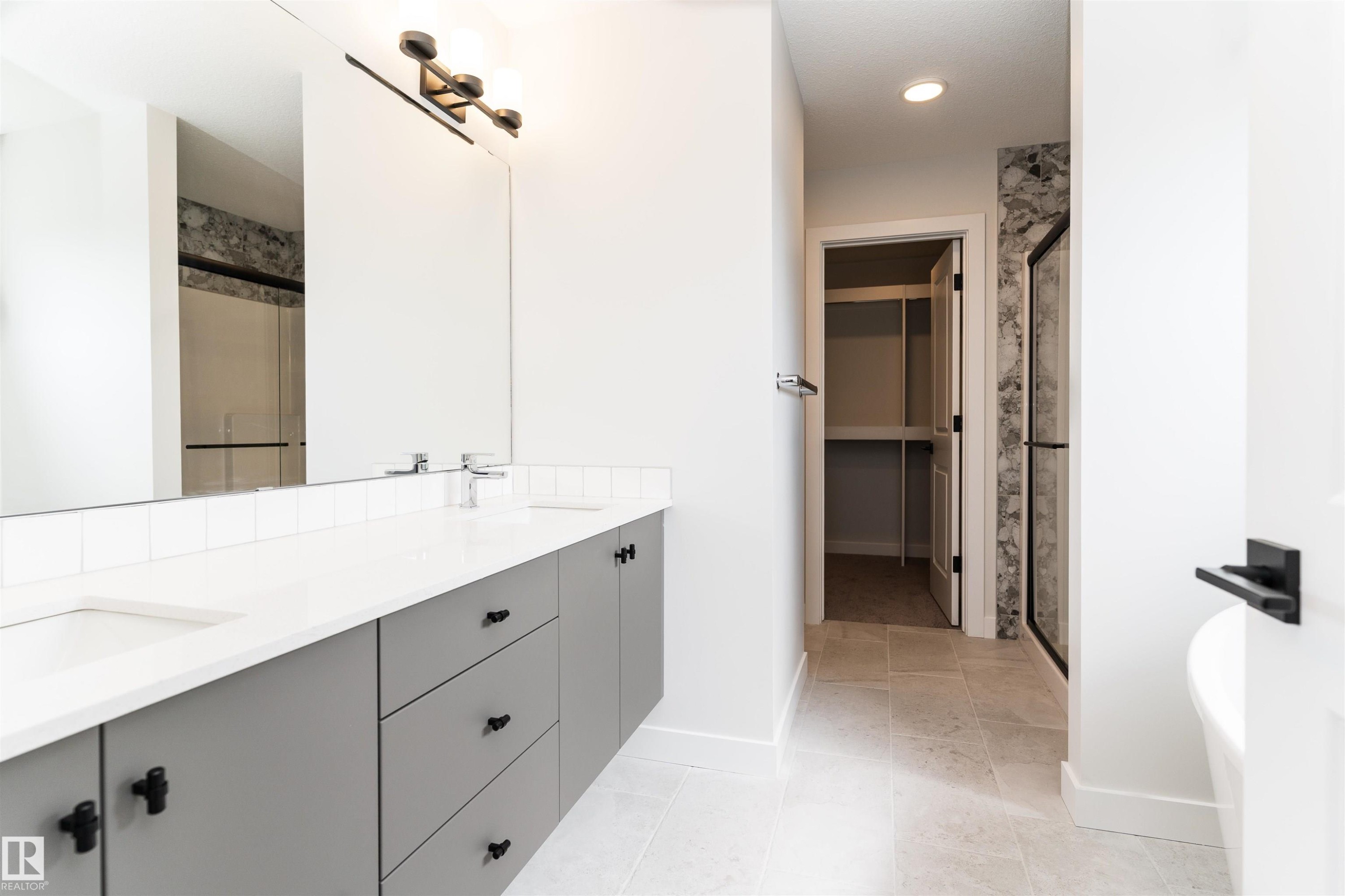 3026 Dixon Landing, Edmonton, AB - Indoor Photo Showing Bathroom