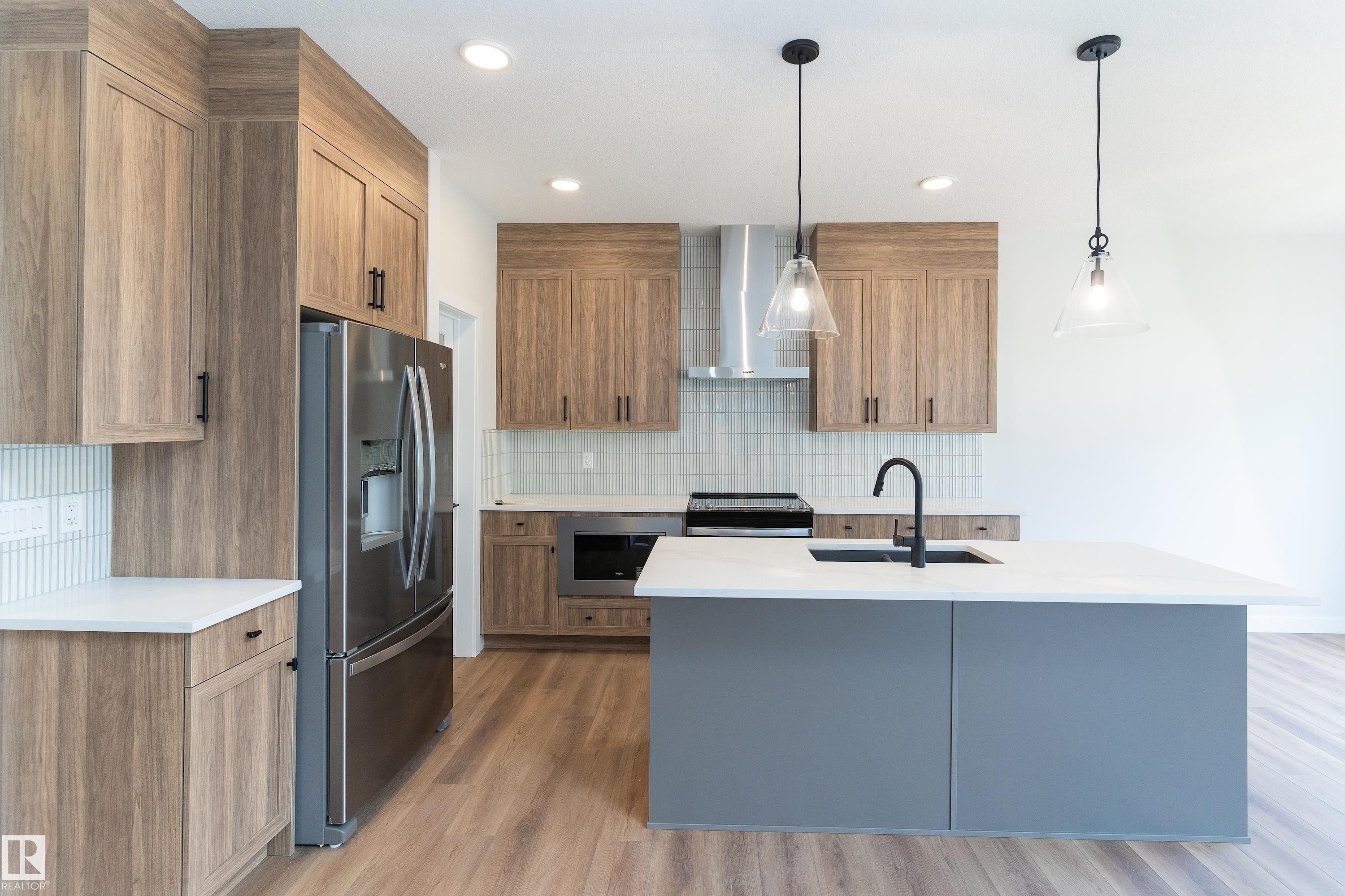 3026 Dixon Landing, Edmonton, AB - Indoor Photo Showing Kitchen With Upgraded Kitchen