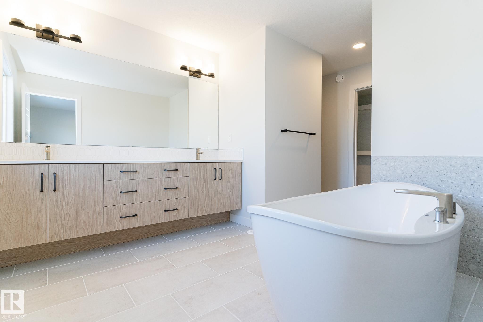 3038 Dixon Landing, Edmonton, AB - Indoor