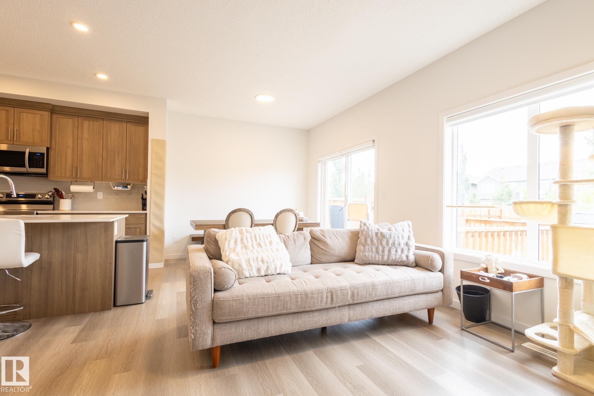 1994 Kroetsch Crescent, Edmonton, AB - Indoor