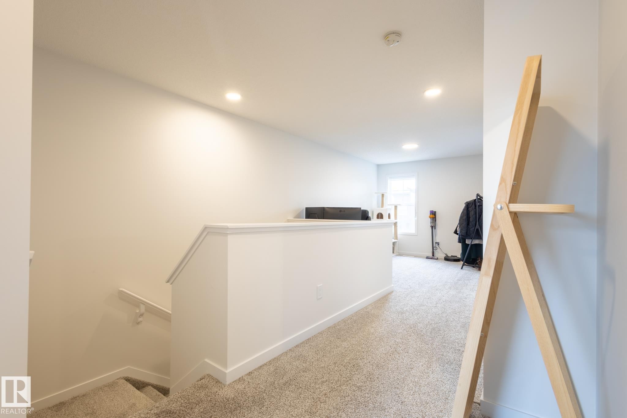 1994 Kroetsch Crescent, Edmonton, AB - Indoor Photo Showing Other Room