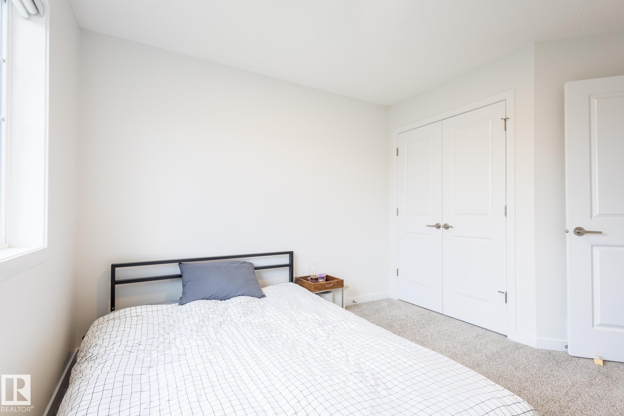 1994 Kroetsch Crescent, Edmonton, AB - Indoor Photo Showing Bedroom