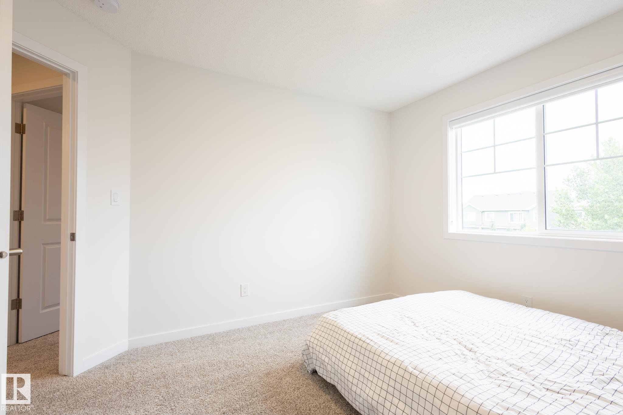 1994 Kroetsch Crescent, Edmonton, AB - Indoor Photo Showing Bedroom