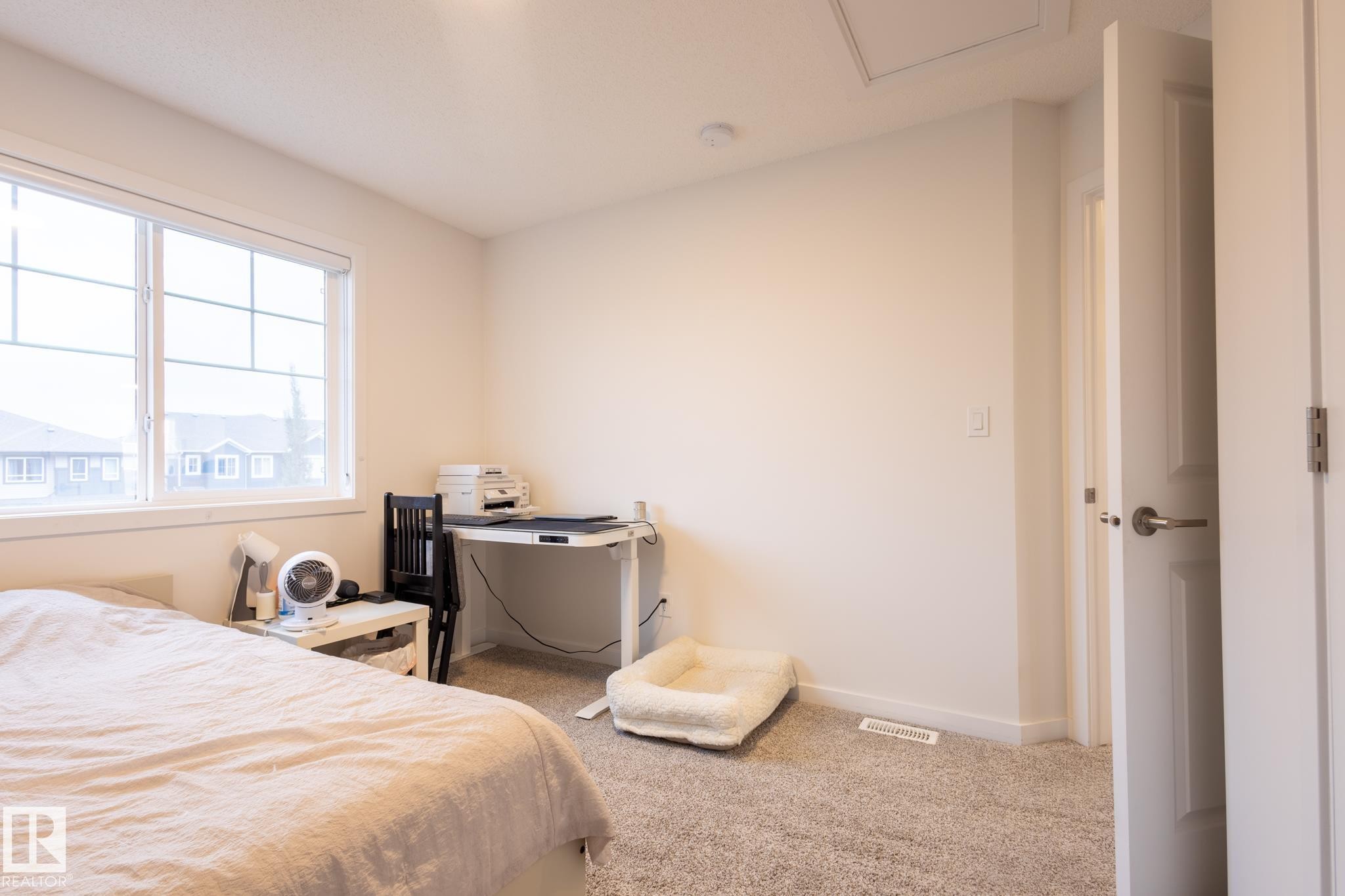 1994 Kroetsch Crescent, Edmonton, AB - Indoor Photo Showing Bedroom