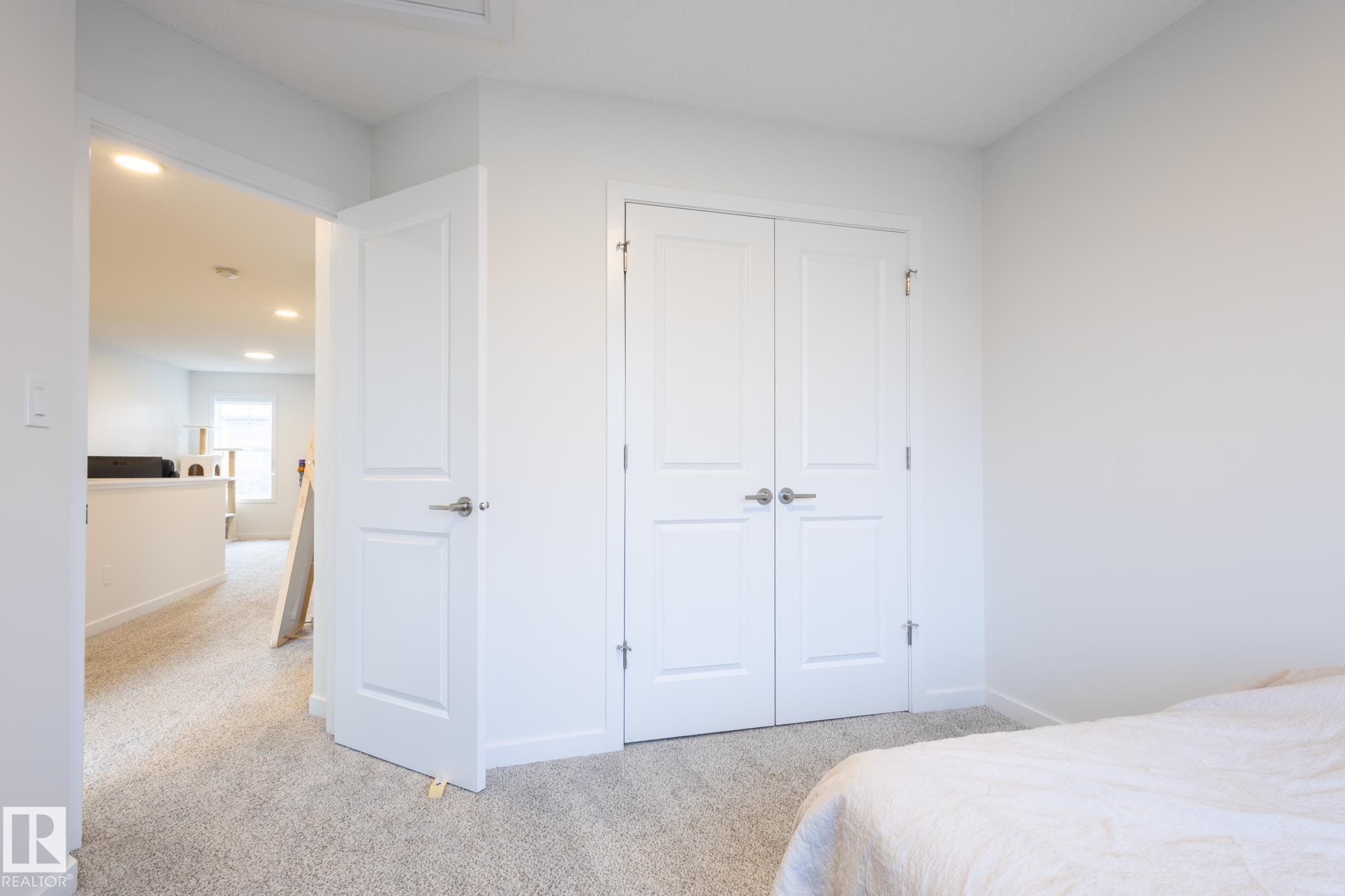 1994 Kroetsch Crescent, Edmonton, AB - Indoor Photo Showing Bedroom