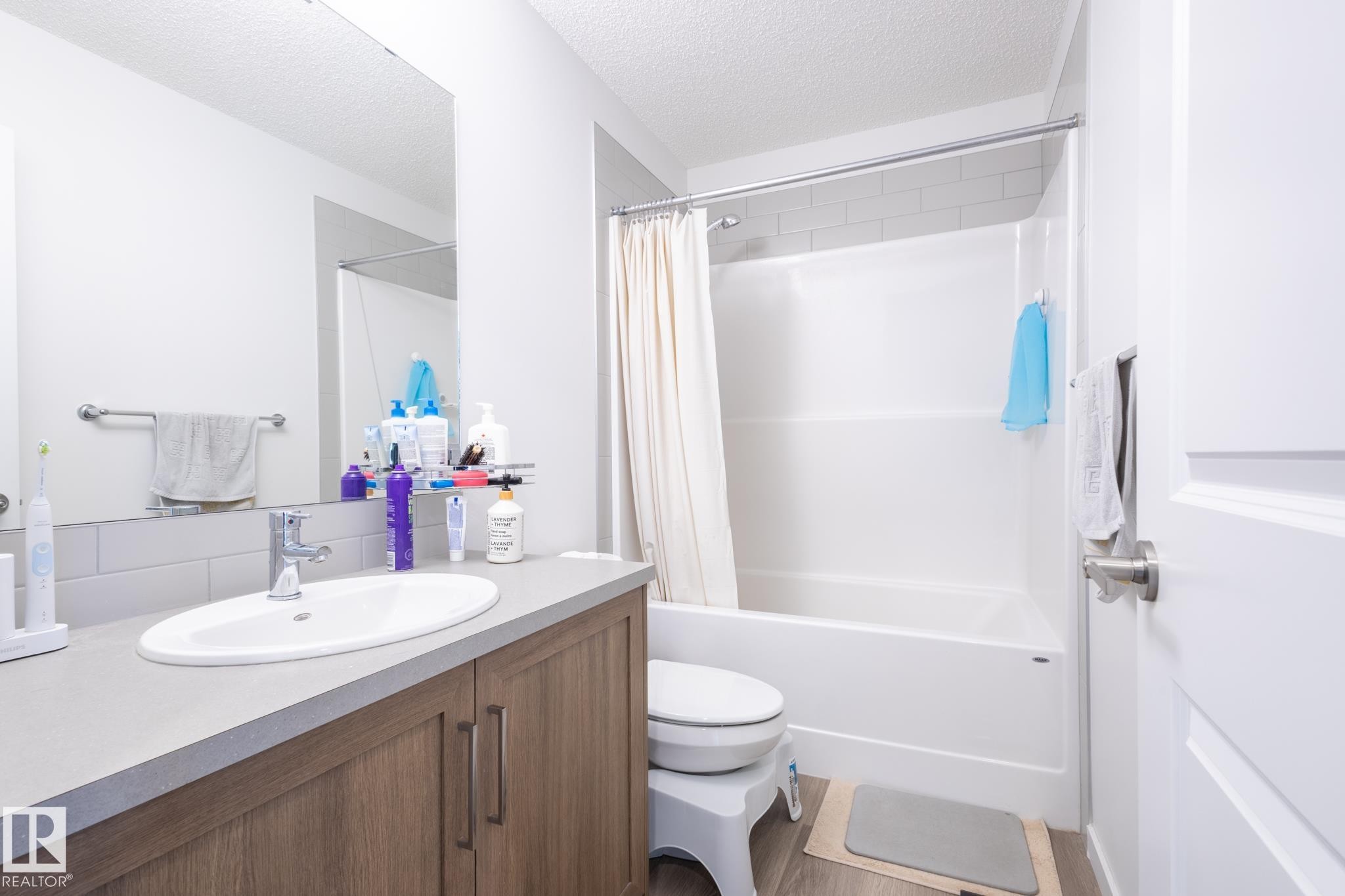 1994 Kroetsch Crescent, Edmonton, AB - Indoor Photo Showing Bathroom