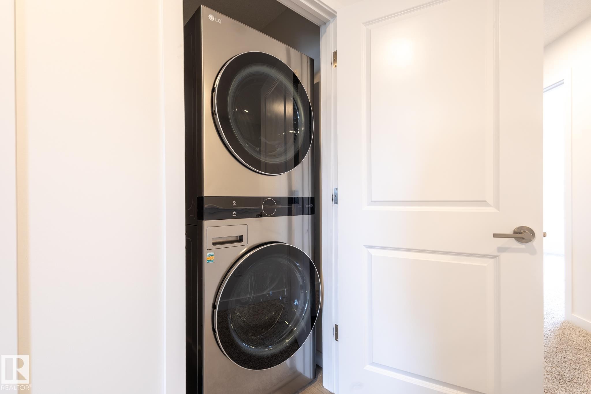 1994 Kroetsch Crescent, Edmonton, AB - Indoor Photo Showing Laundry Room