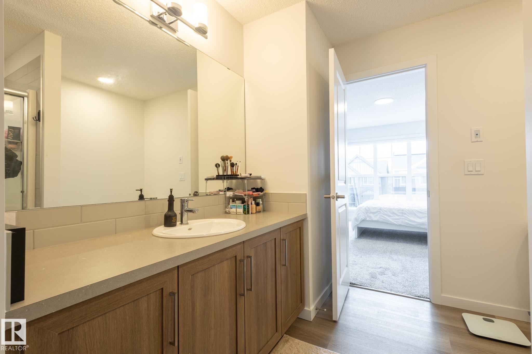 1994 Kroetsch Crescent, Edmonton, AB - Indoor Photo Showing Bathroom