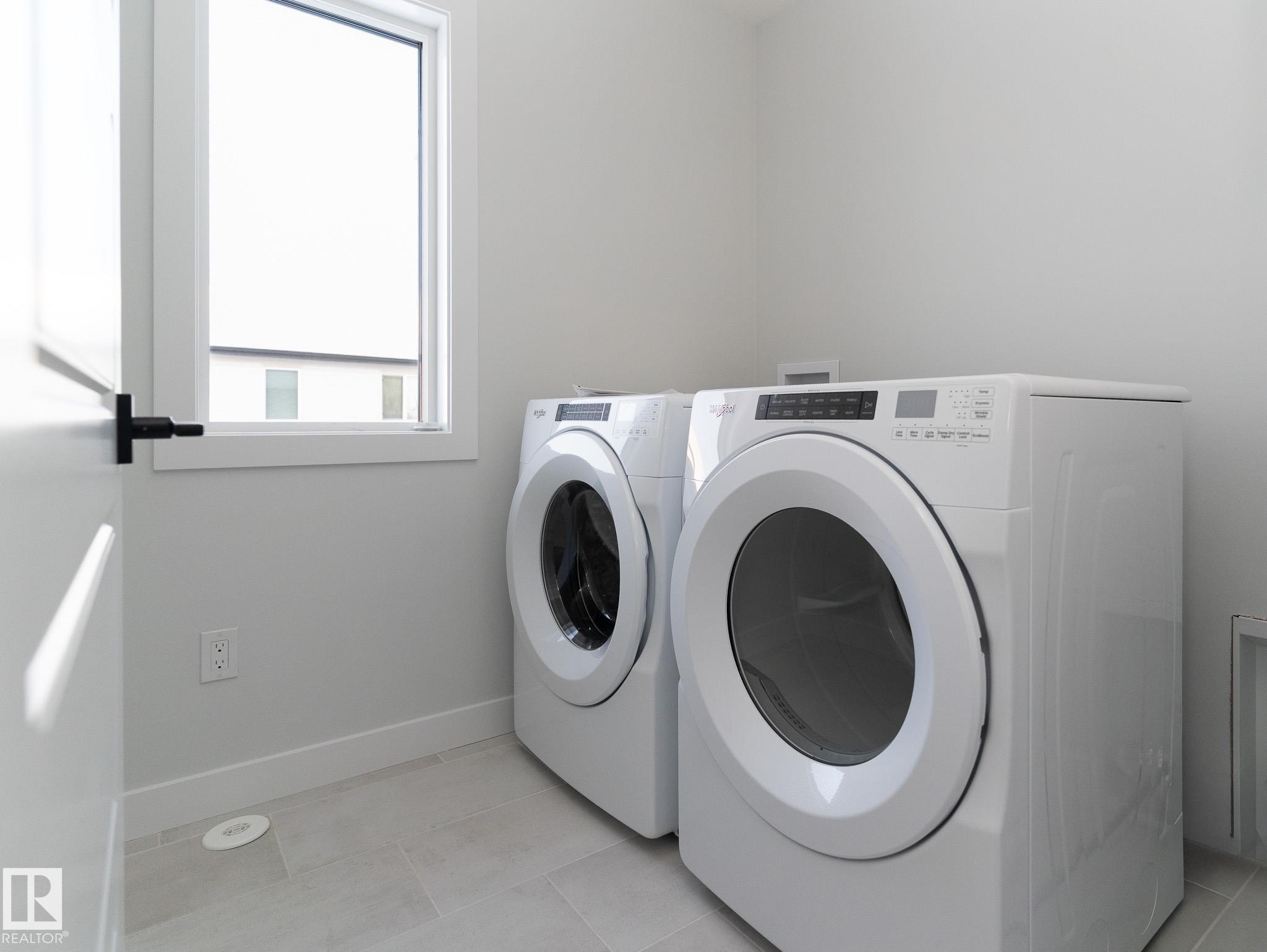 285 Glenridding Ravine Road, Edmonton, AB - Indoor Photo Showing Laundry Room