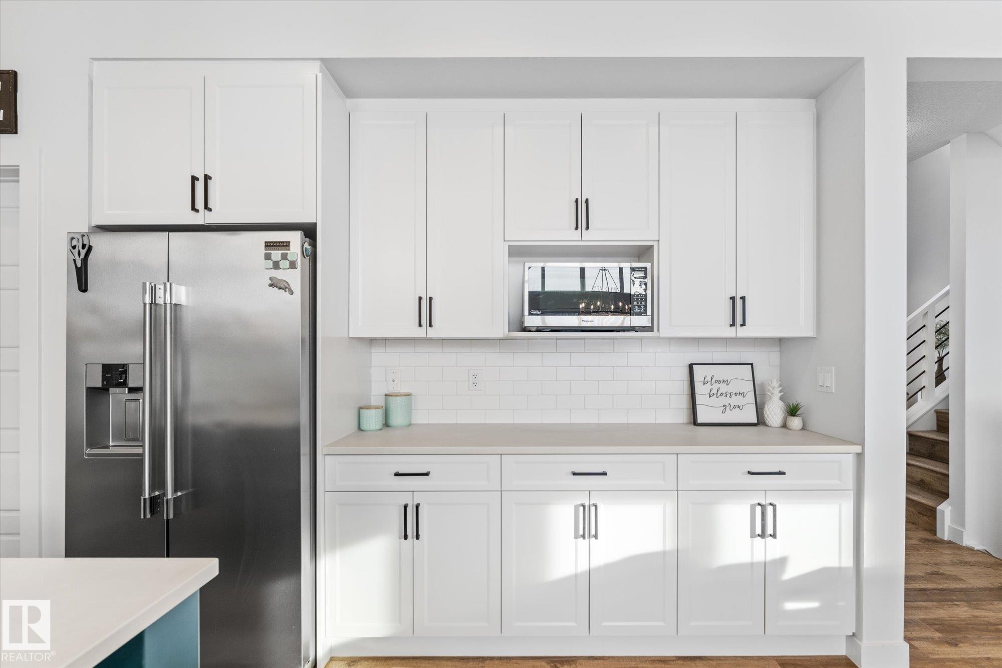 18 3410 Ste. Anne Trail, Rural Lac Ste. Anne County, AB - Indoor Photo Showing Kitchen