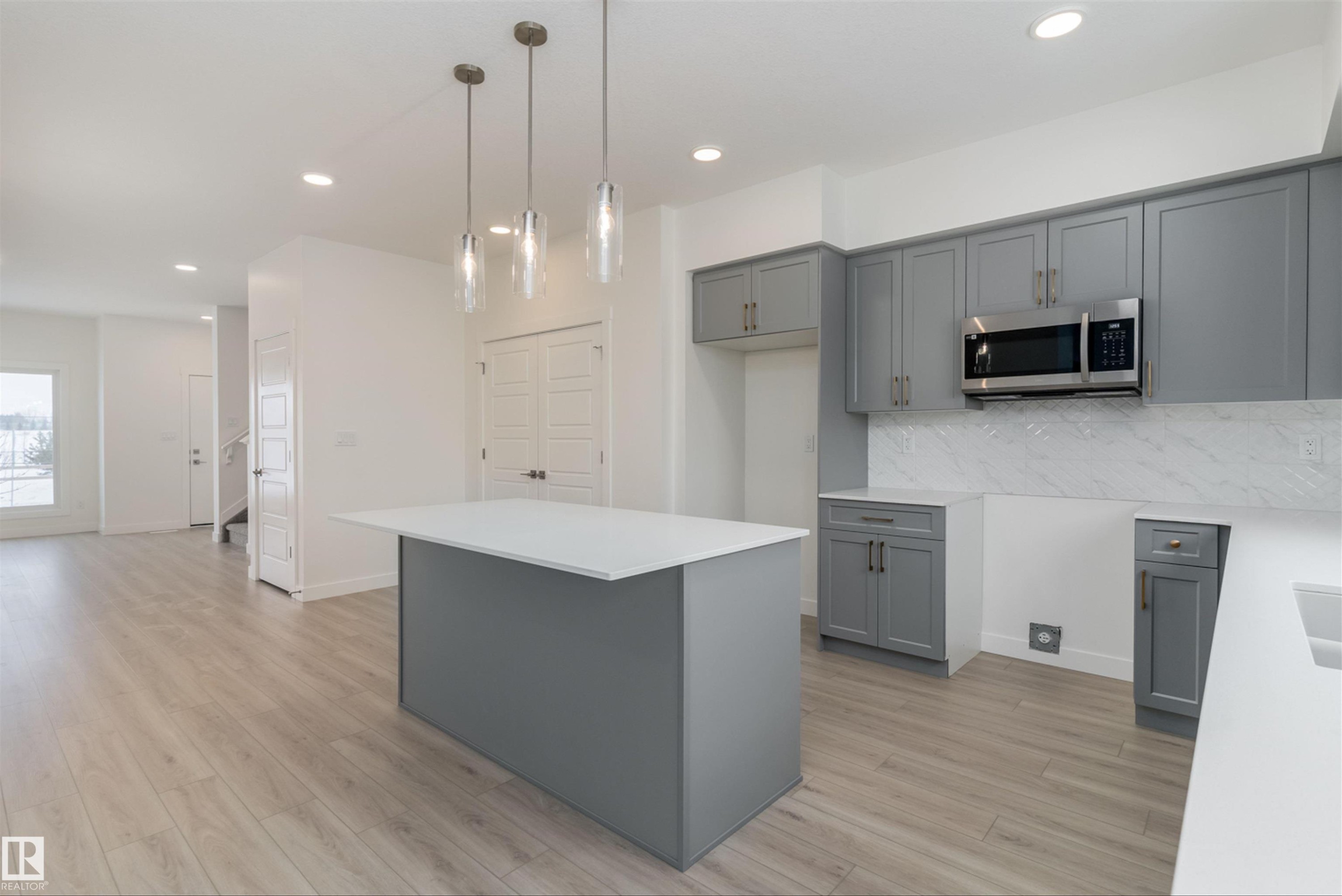 1250 Mcleod Avenue, Spruce Grove, AB - Indoor Photo Showing Kitchen With Upgraded Kitchen