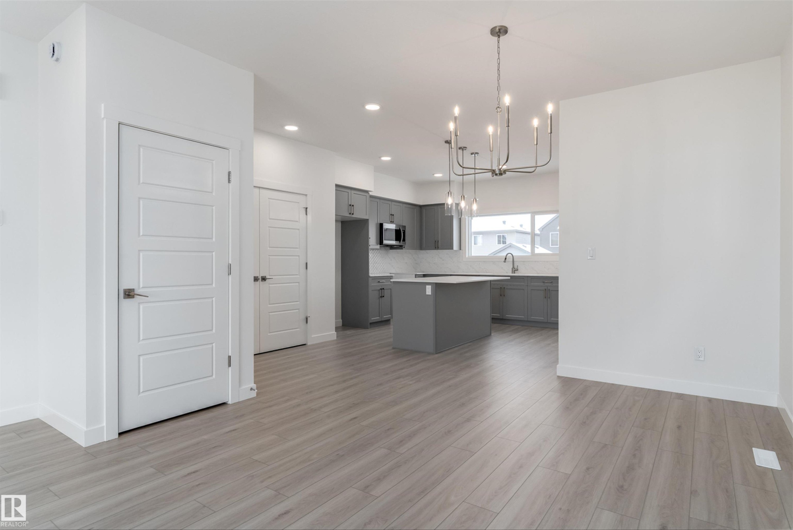 1250 Mcleod Avenue, Spruce Grove, AB - Indoor Photo Showing Kitchen