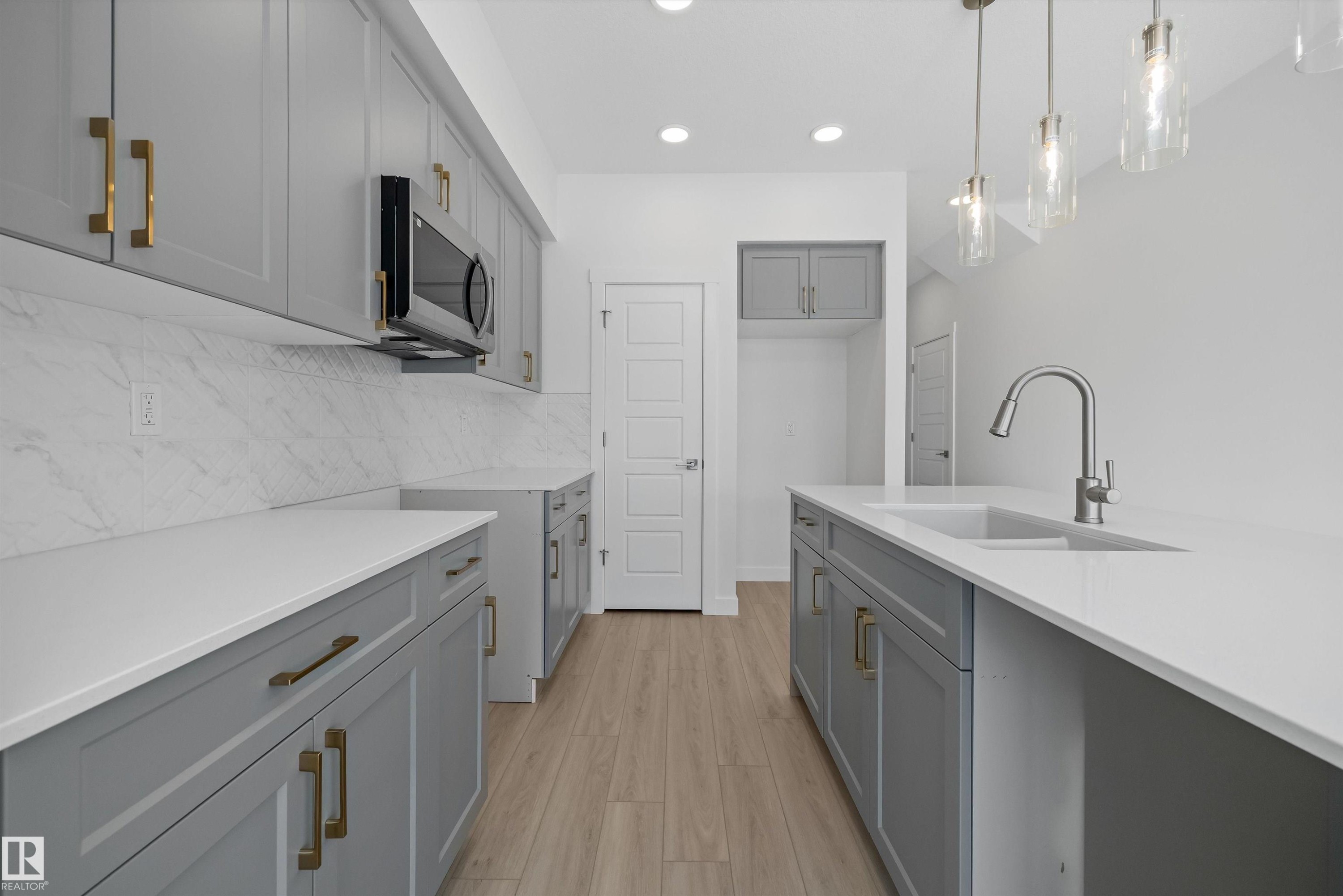 18851 29 Avenue, Edmonton, AB - Indoor Photo Showing Kitchen With Upgraded Kitchen