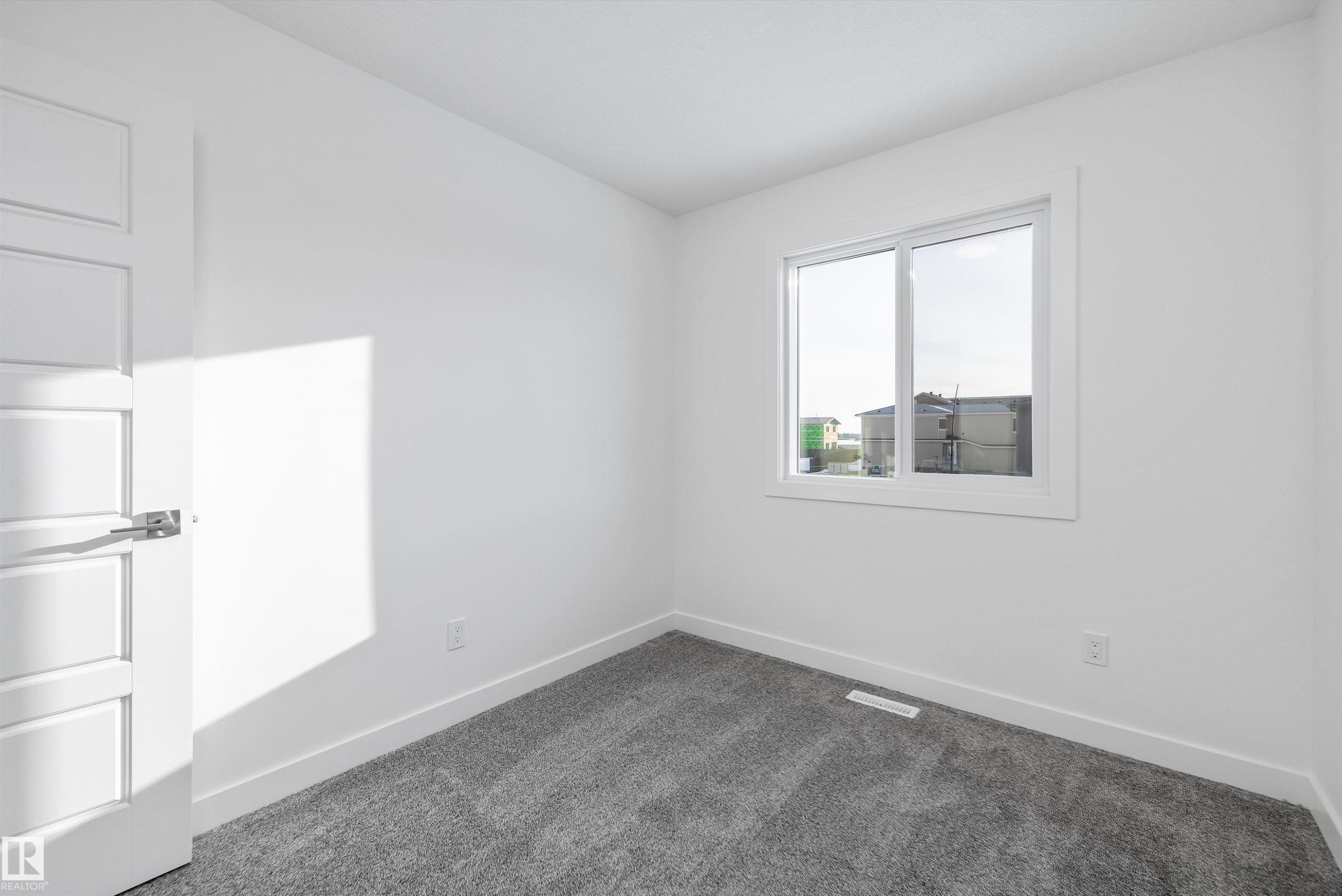 18851 29 Avenue, Edmonton, AB - Indoor Photo Showing Other Room