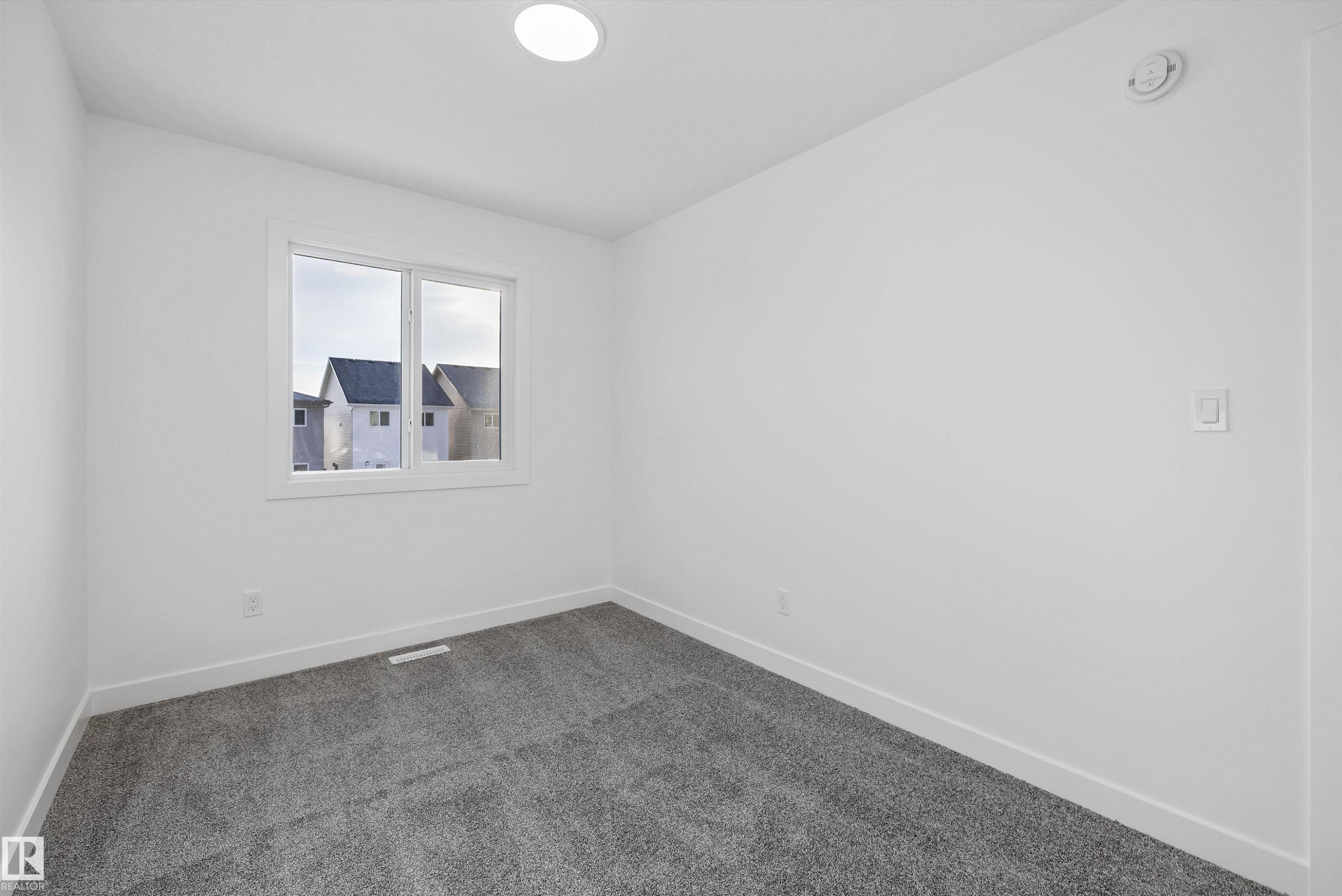 18851 29 Avenue, Edmonton, AB - Indoor Photo Showing Other Room