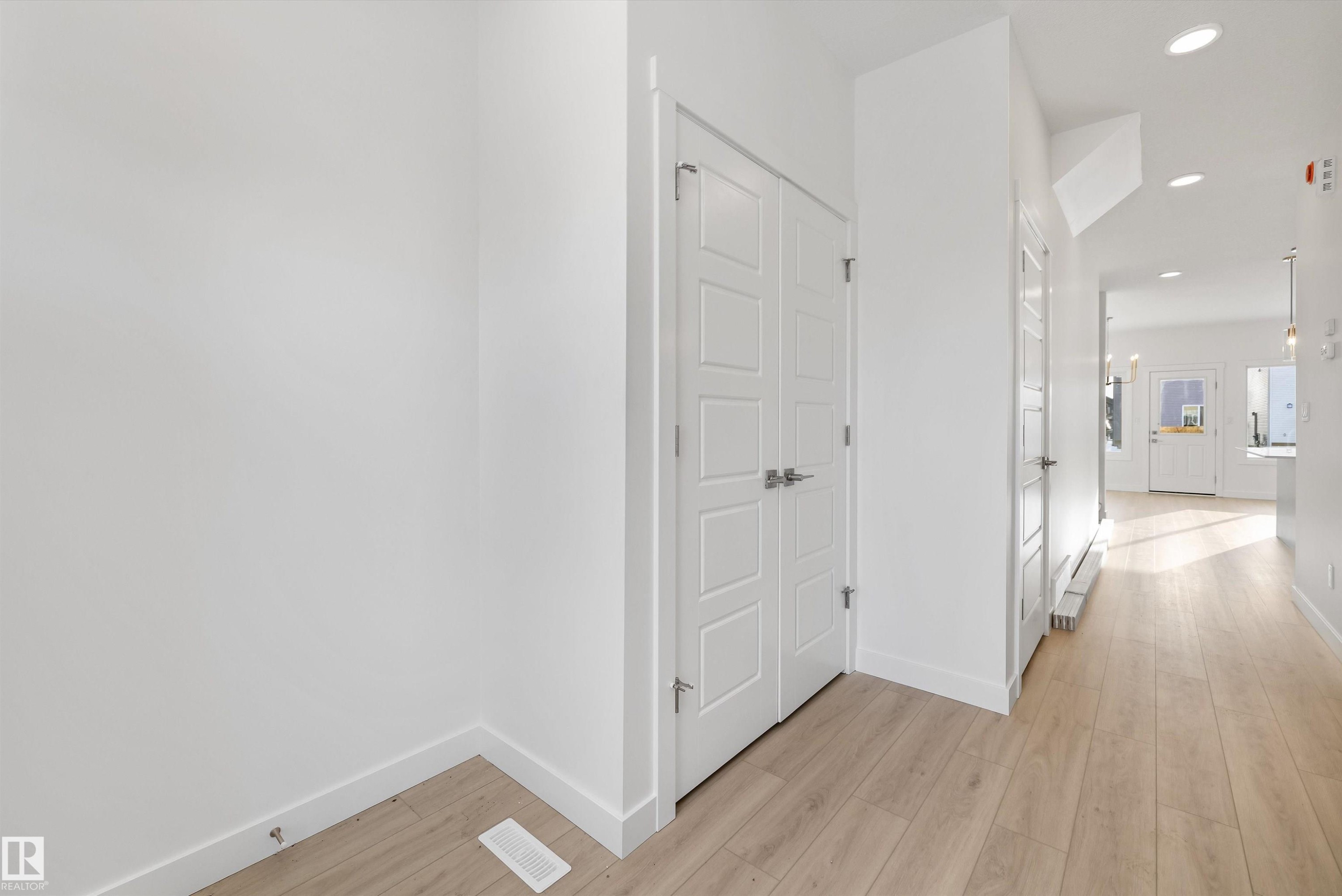 18851 29 Avenue, Edmonton, AB - Indoor Photo Showing Other Room