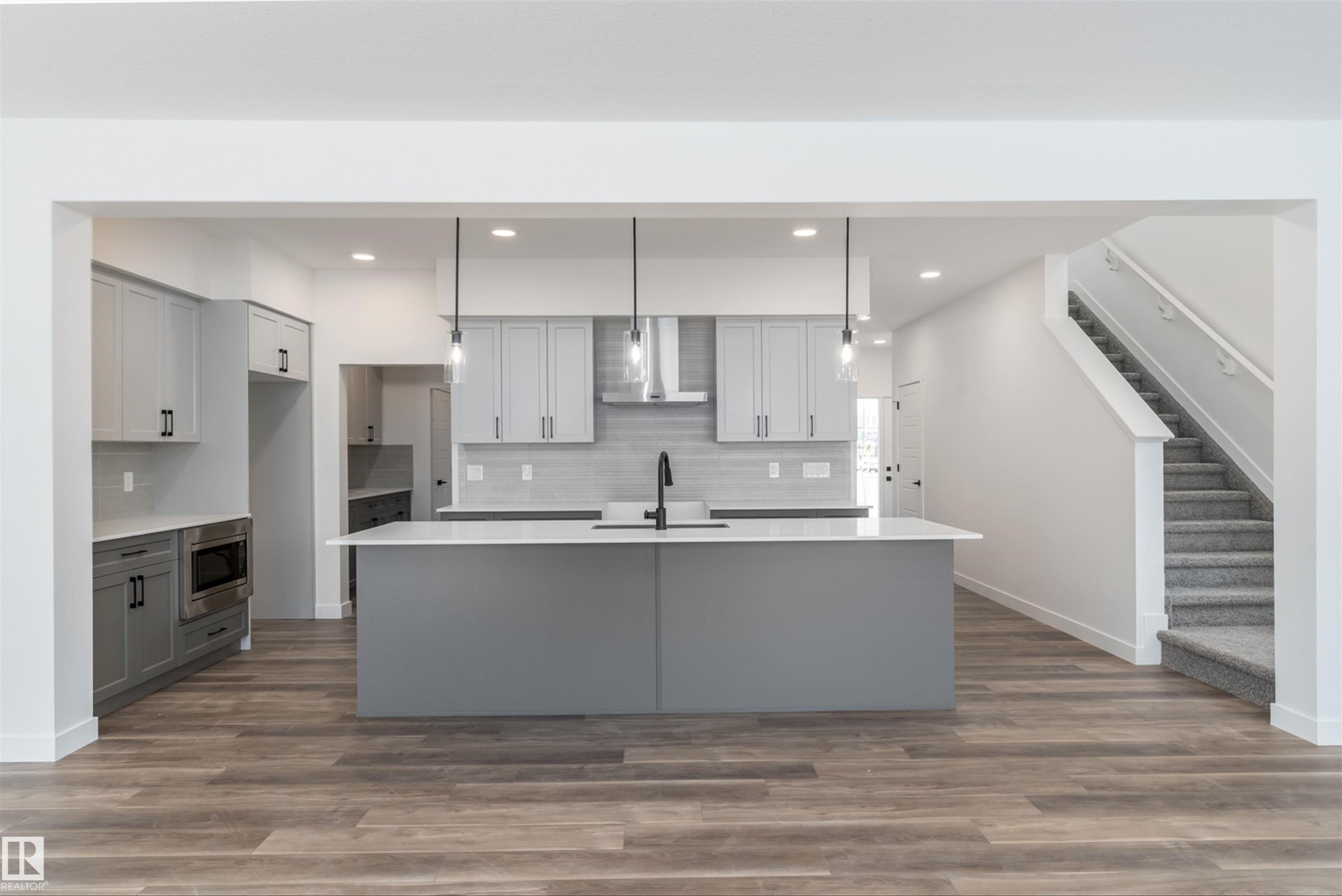 1 Empress Way, Spruce Grove, AB - Indoor Photo Showing Kitchen With Upgraded Kitchen