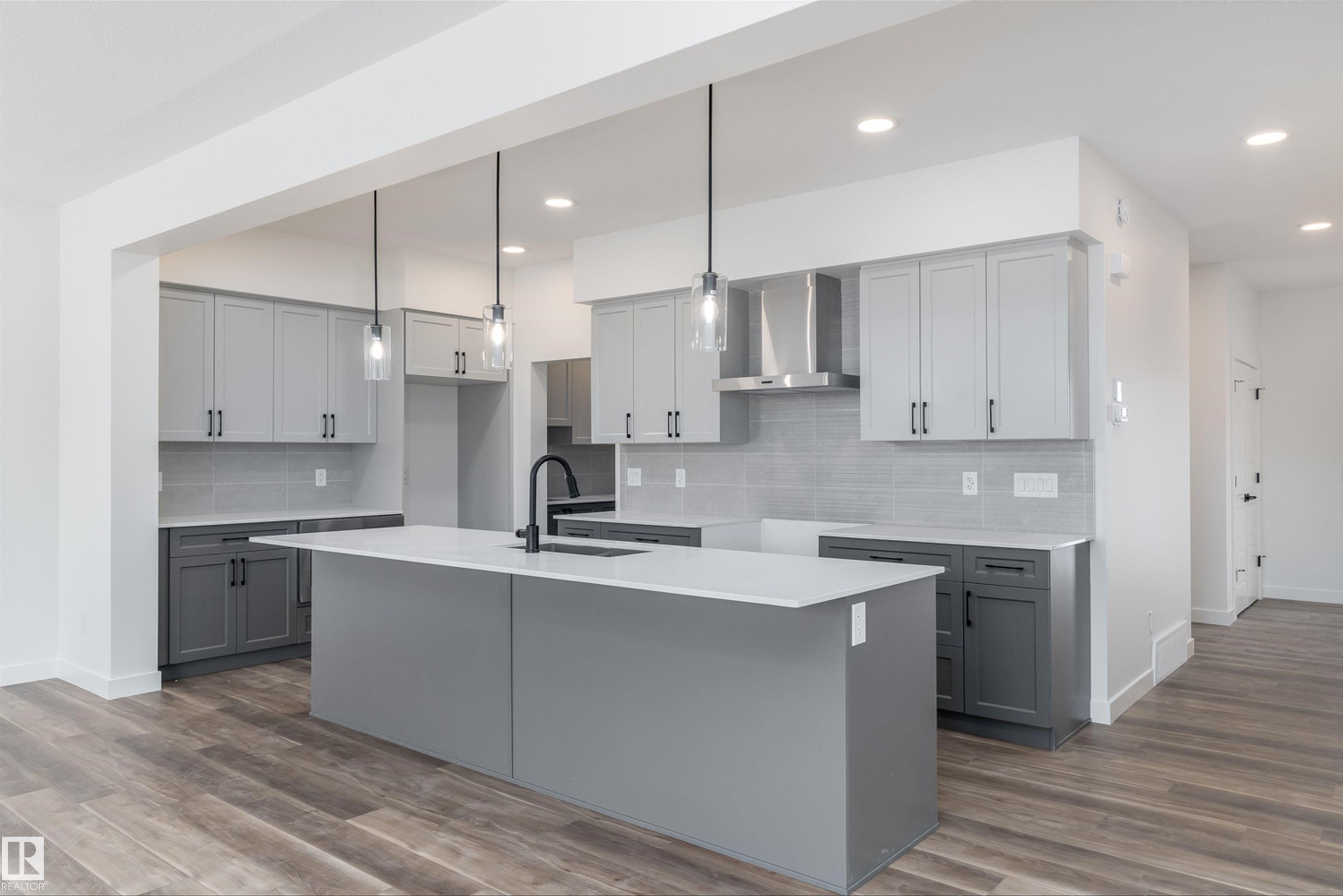 1 Empress Way, Spruce Grove, AB - Indoor Photo Showing Kitchen With Upgraded Kitchen