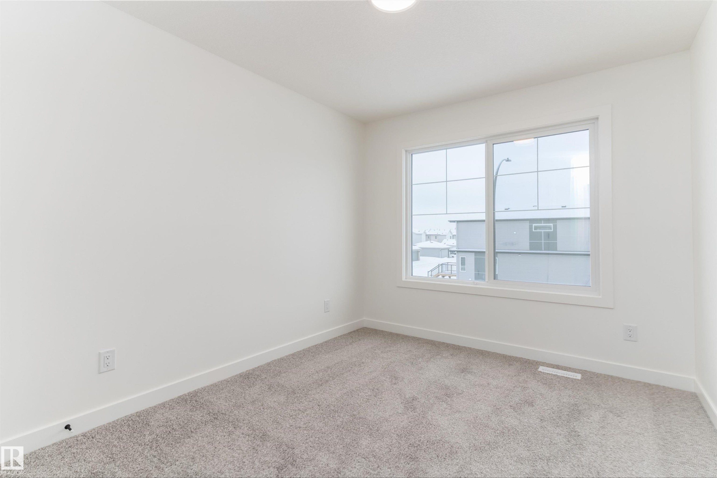 1 Empress Way, Spruce Grove, AB - Indoor Photo Showing Other Room