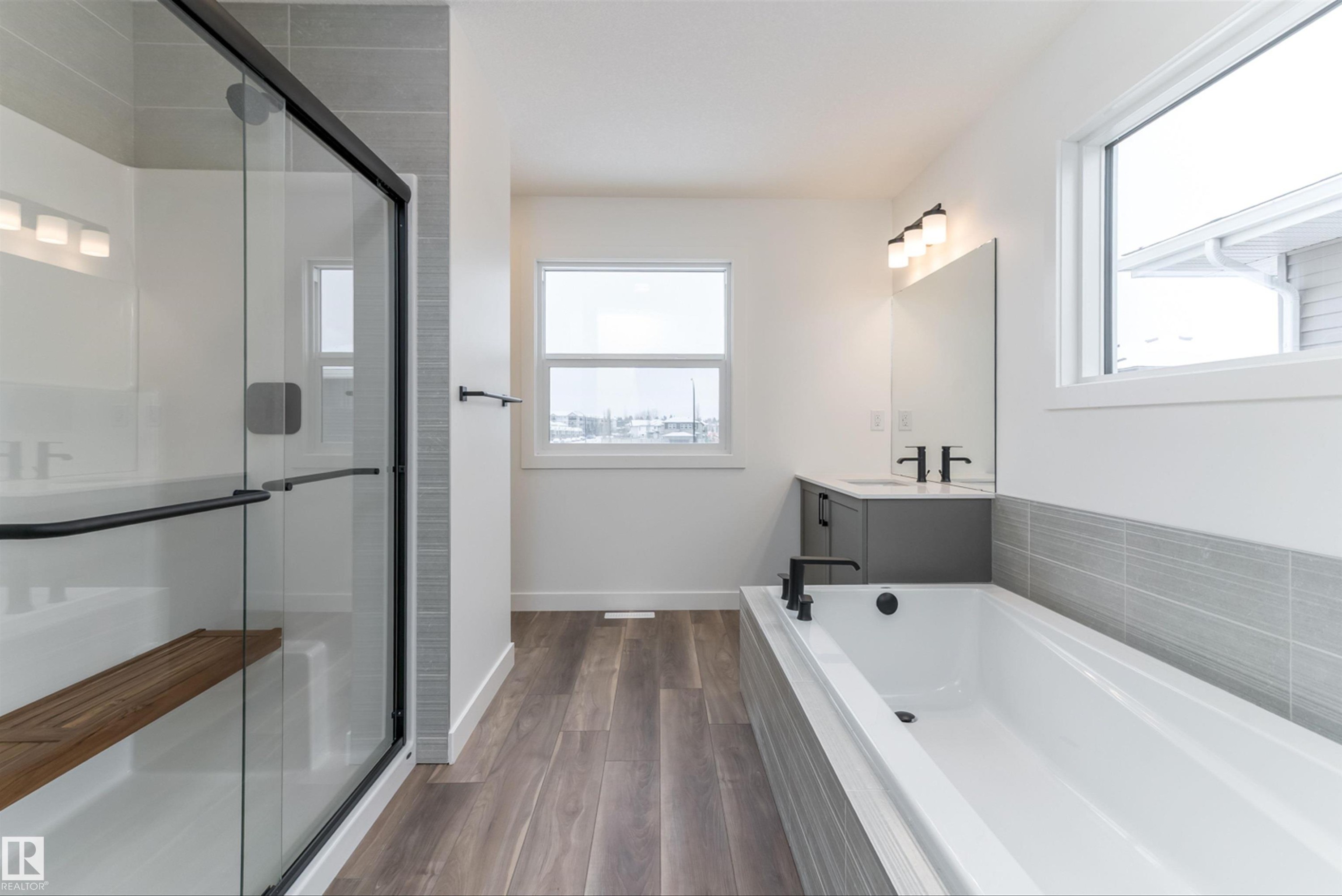 1 Empress Way, Spruce Grove, AB - Indoor Photo Showing Bathroom