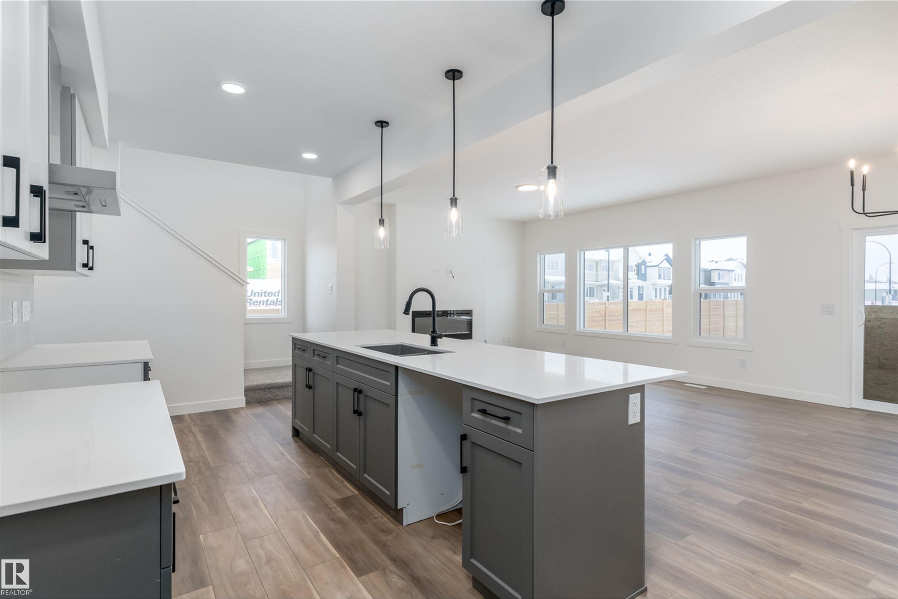 1 Empress Way, Spruce Grove, AB - Indoor Photo Showing Kitchen With Upgraded Kitchen