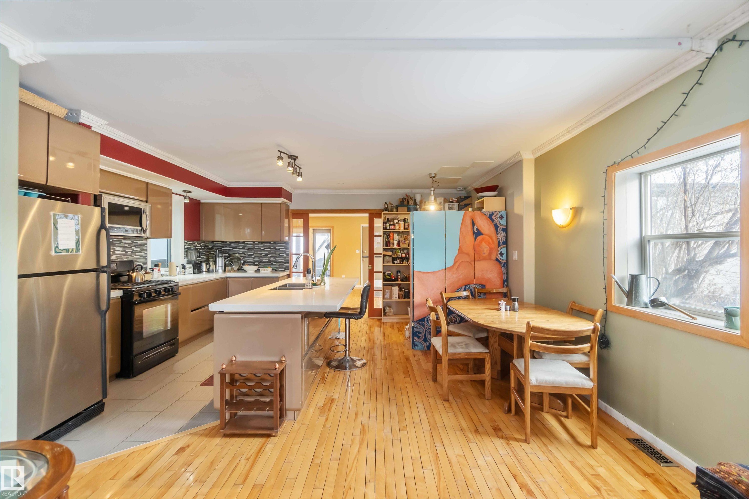 10207 88 Street, Edmonton, AB - Indoor