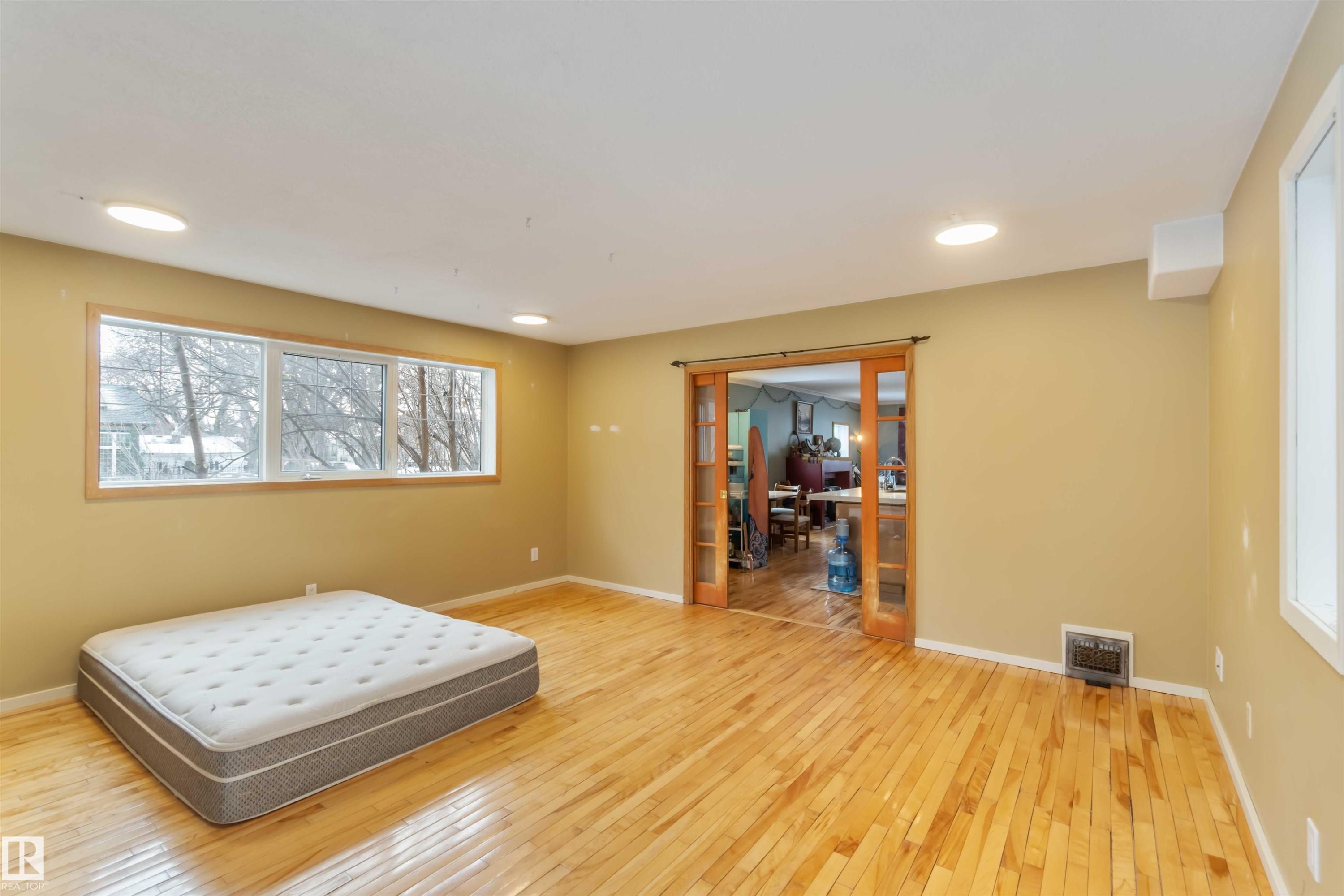 10207 88 Street, Edmonton, AB - Indoor