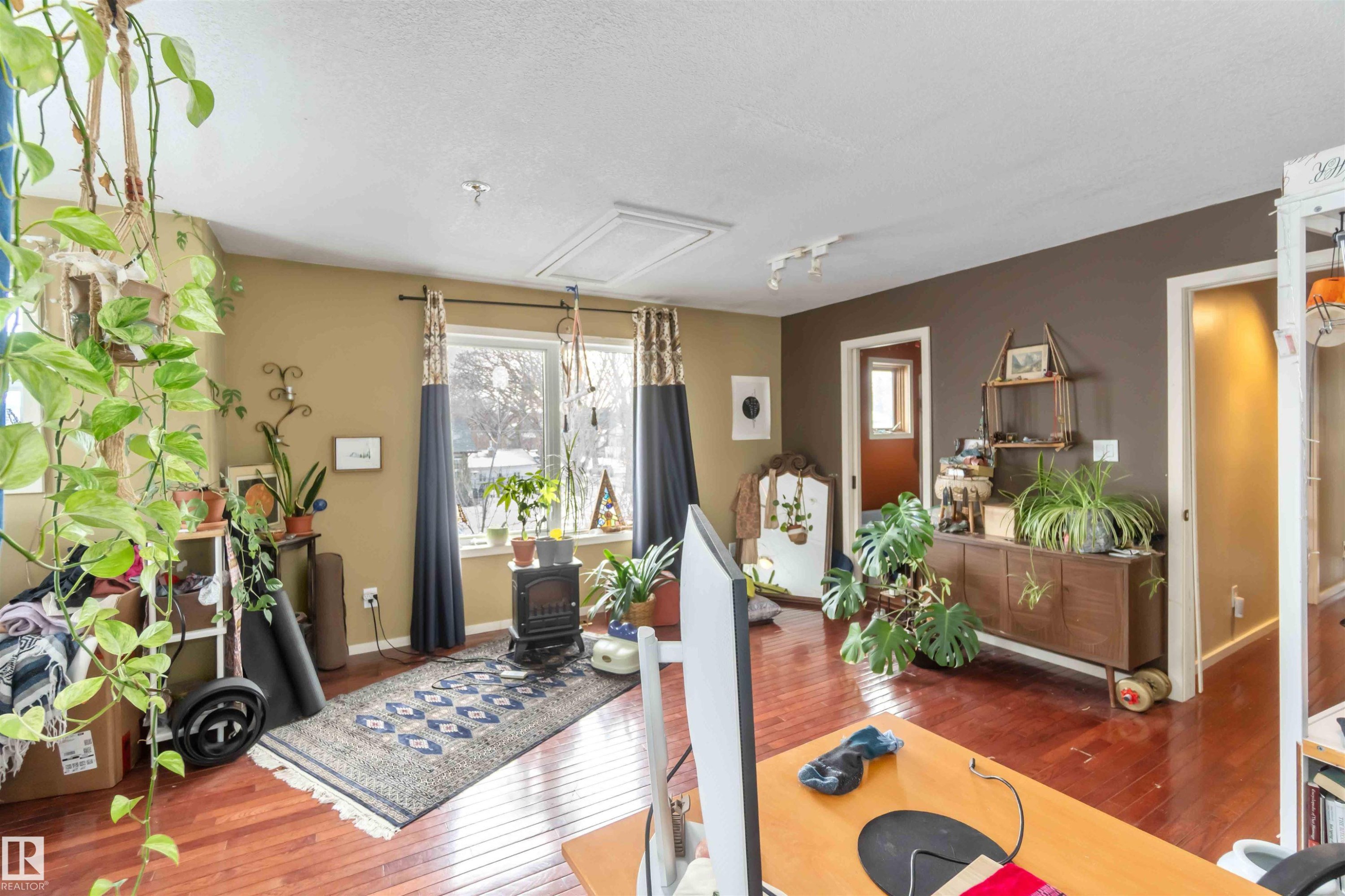 10207 88 Street, Edmonton, AB - Indoor