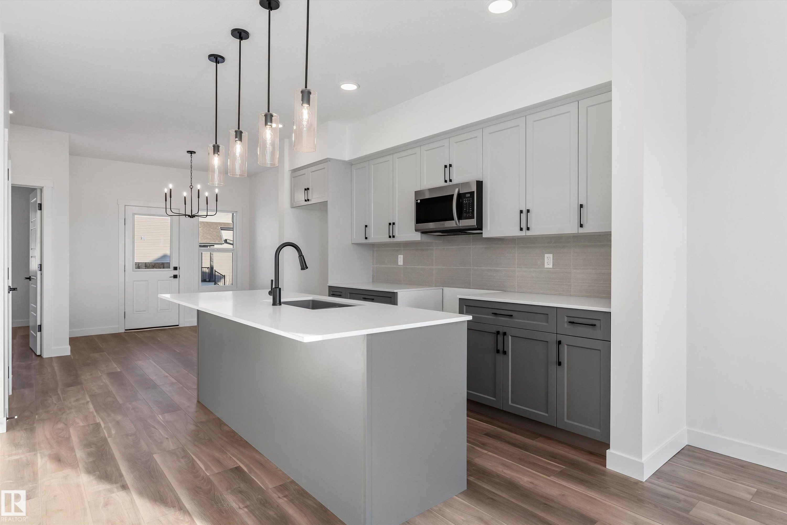 20816 40 Avenue, Edmonton, AB - Indoor Photo Showing Kitchen With Upgraded Kitchen