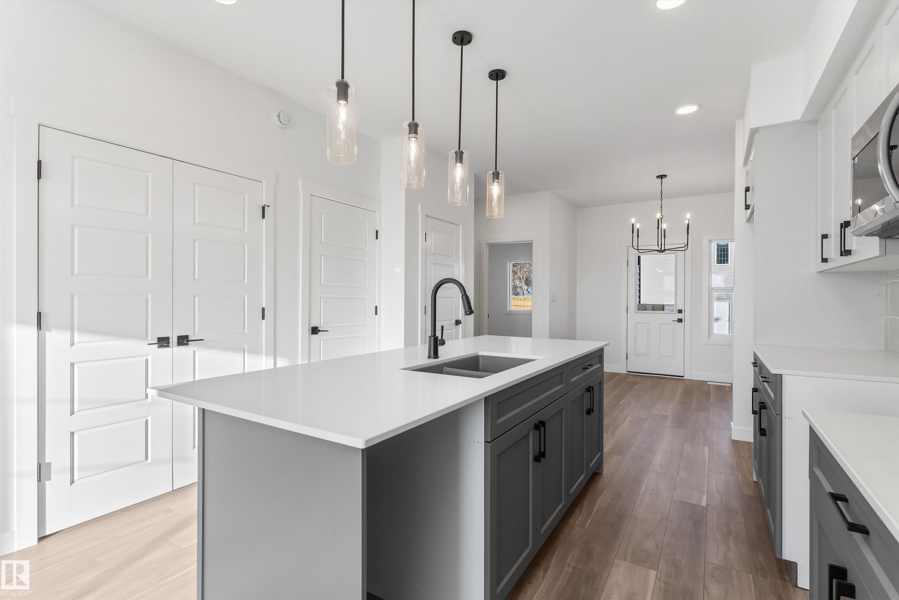 20816 40 Avenue, Edmonton, AB - Indoor Photo Showing Kitchen With Double Sink With Upgraded Kitchen